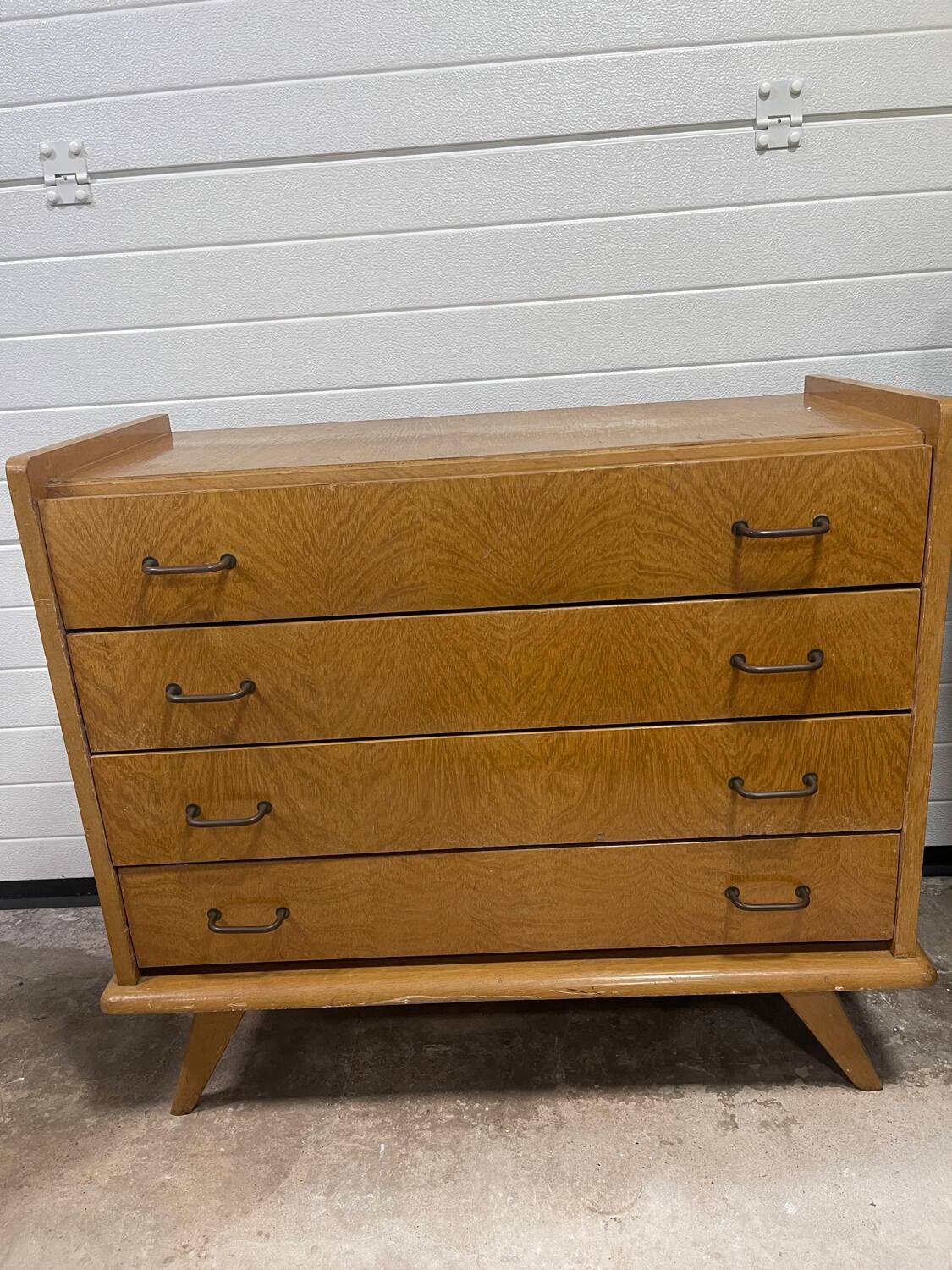 Compass foot chest of drawers