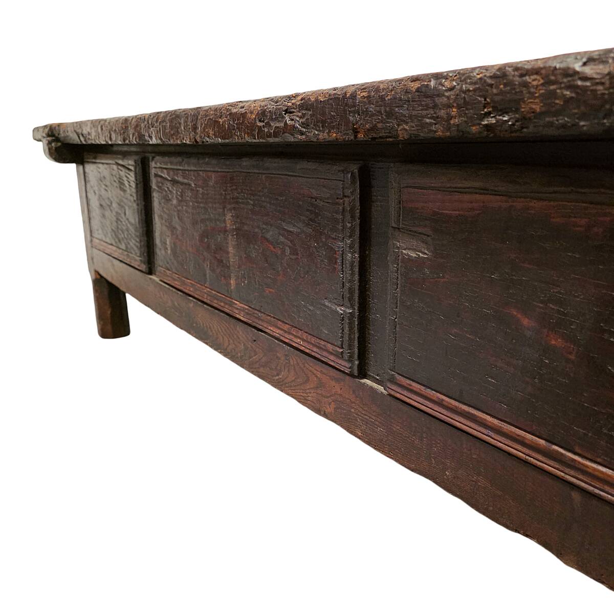 18th century Spanish chestnut wood coffee table
