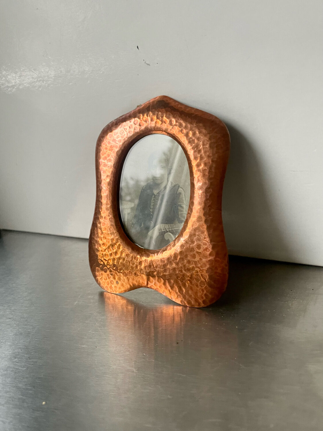 Photo frame in hammered copper