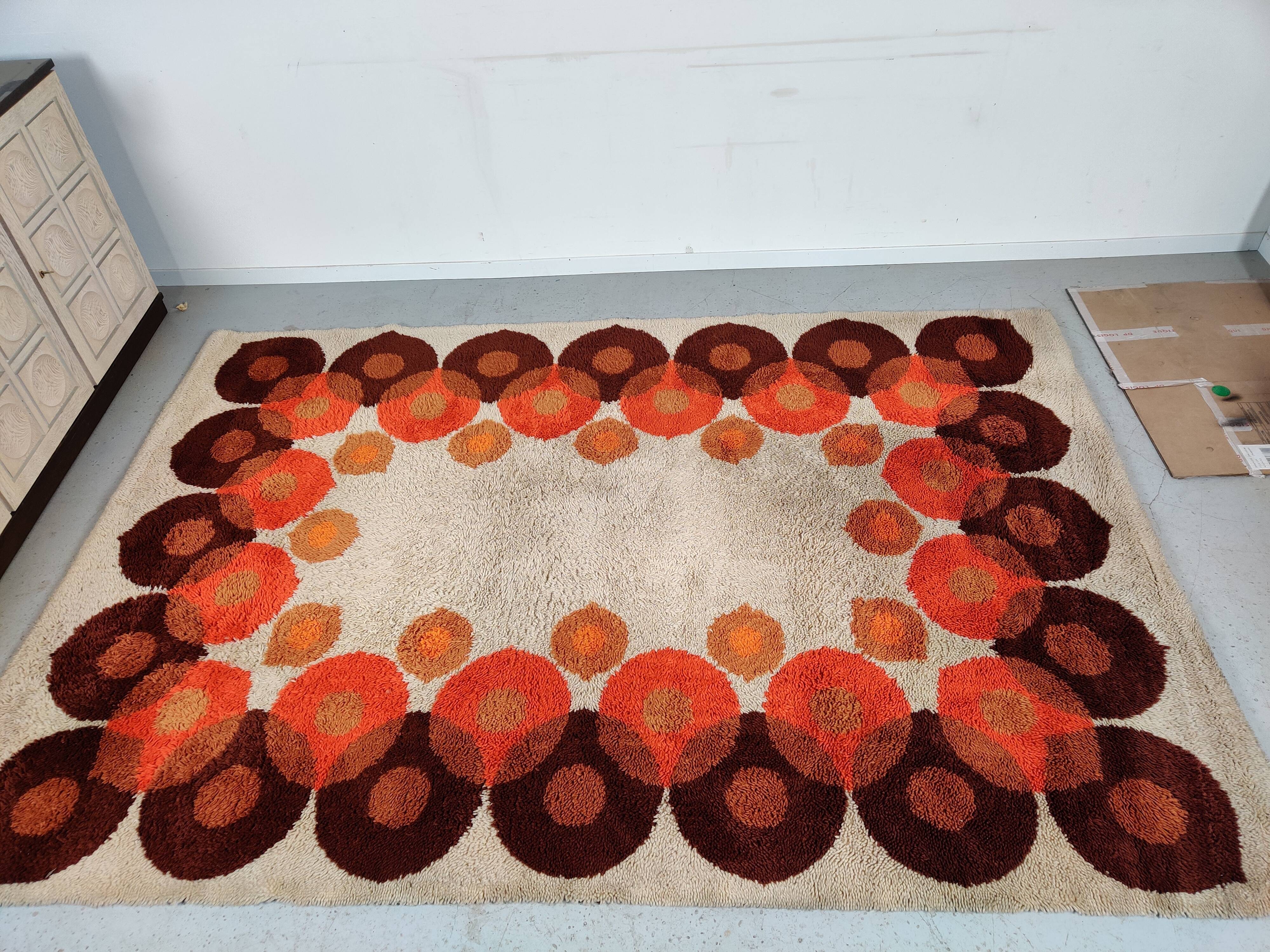 Tapis pop art vintage années 70 Space age pure laine