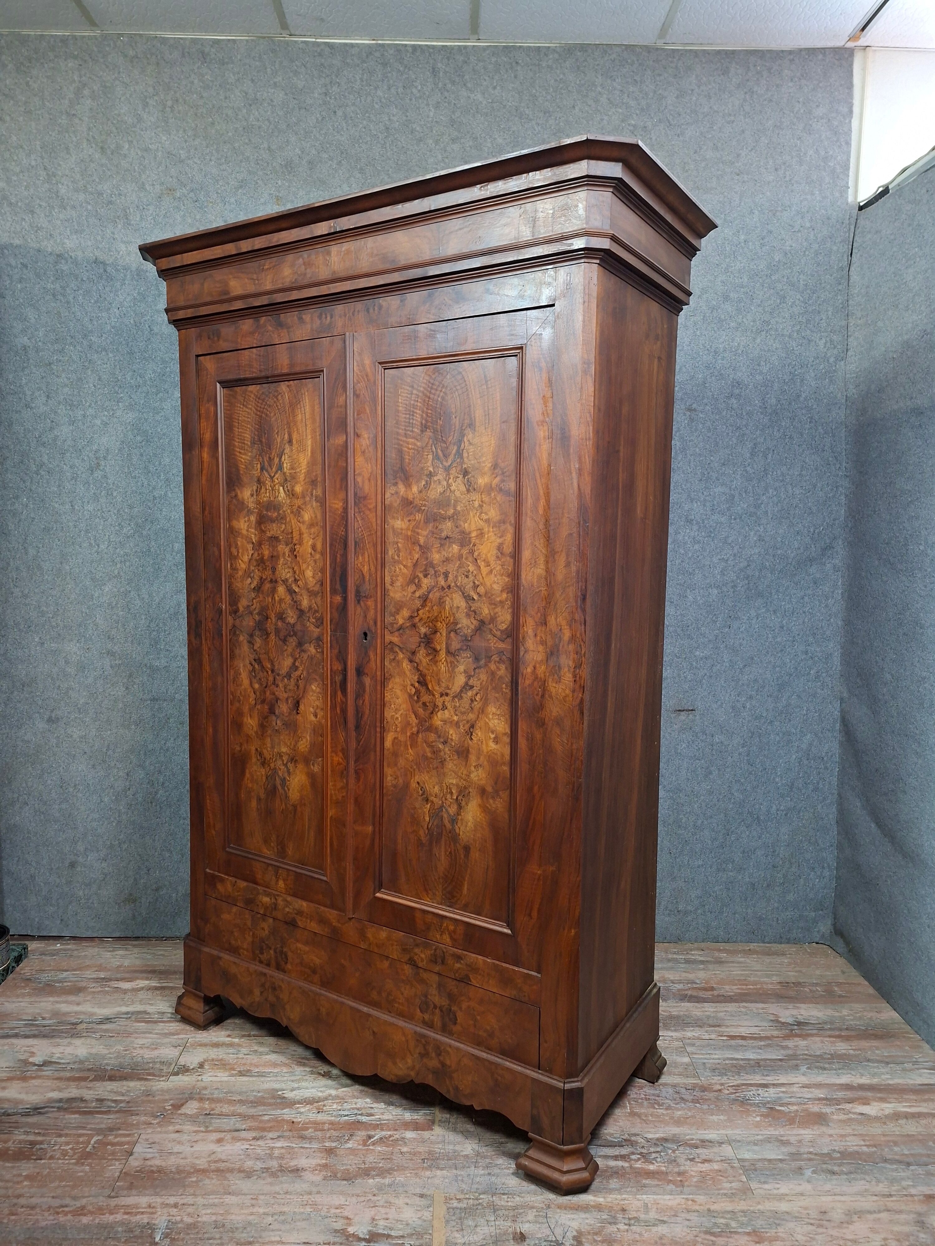 Louis-Philippe walnut burl wardrobe – 19th century period