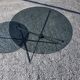 Table rond en métal chromé dessus verre fumé des années 70