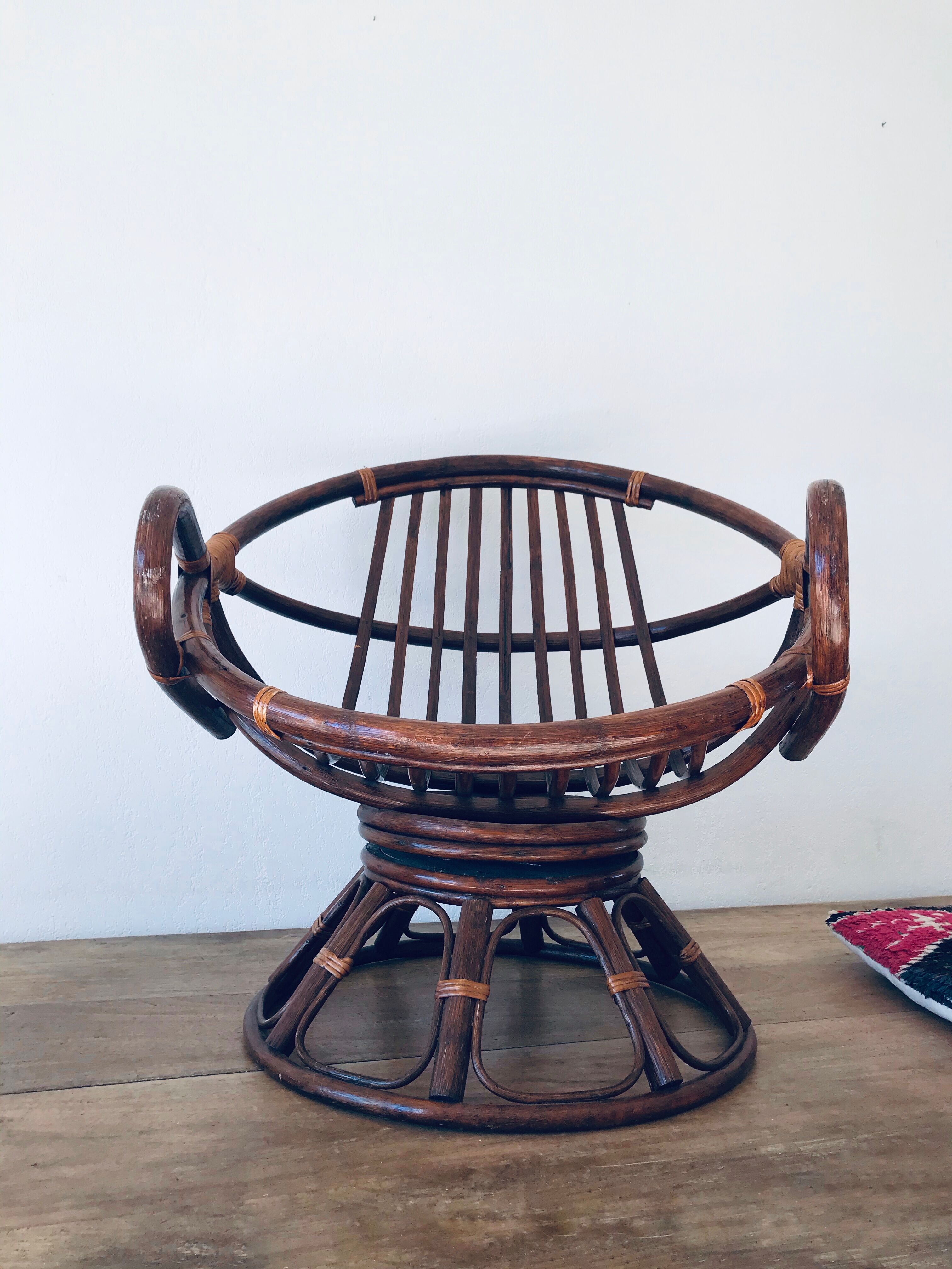 Rotating rattan chair