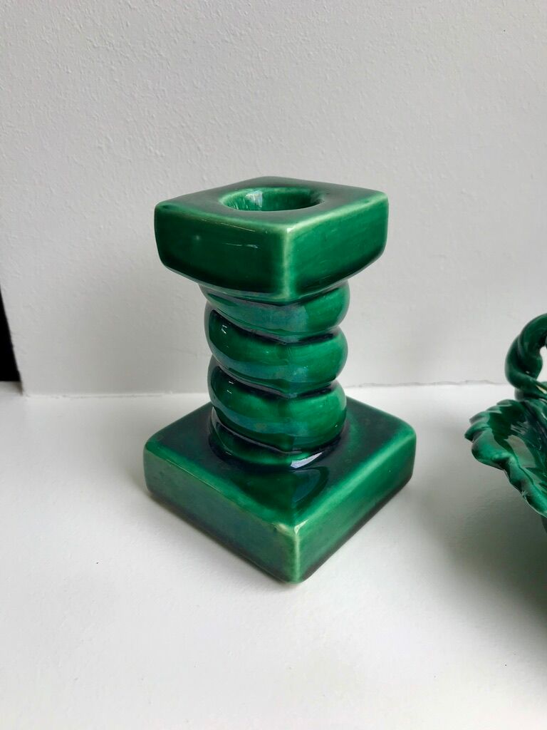 Duo de bougeoirs en céramique barbotine verts années 50