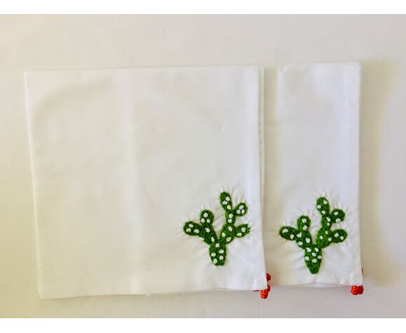 2 hand-embroidered napkins in Cactus 🌵 cotton