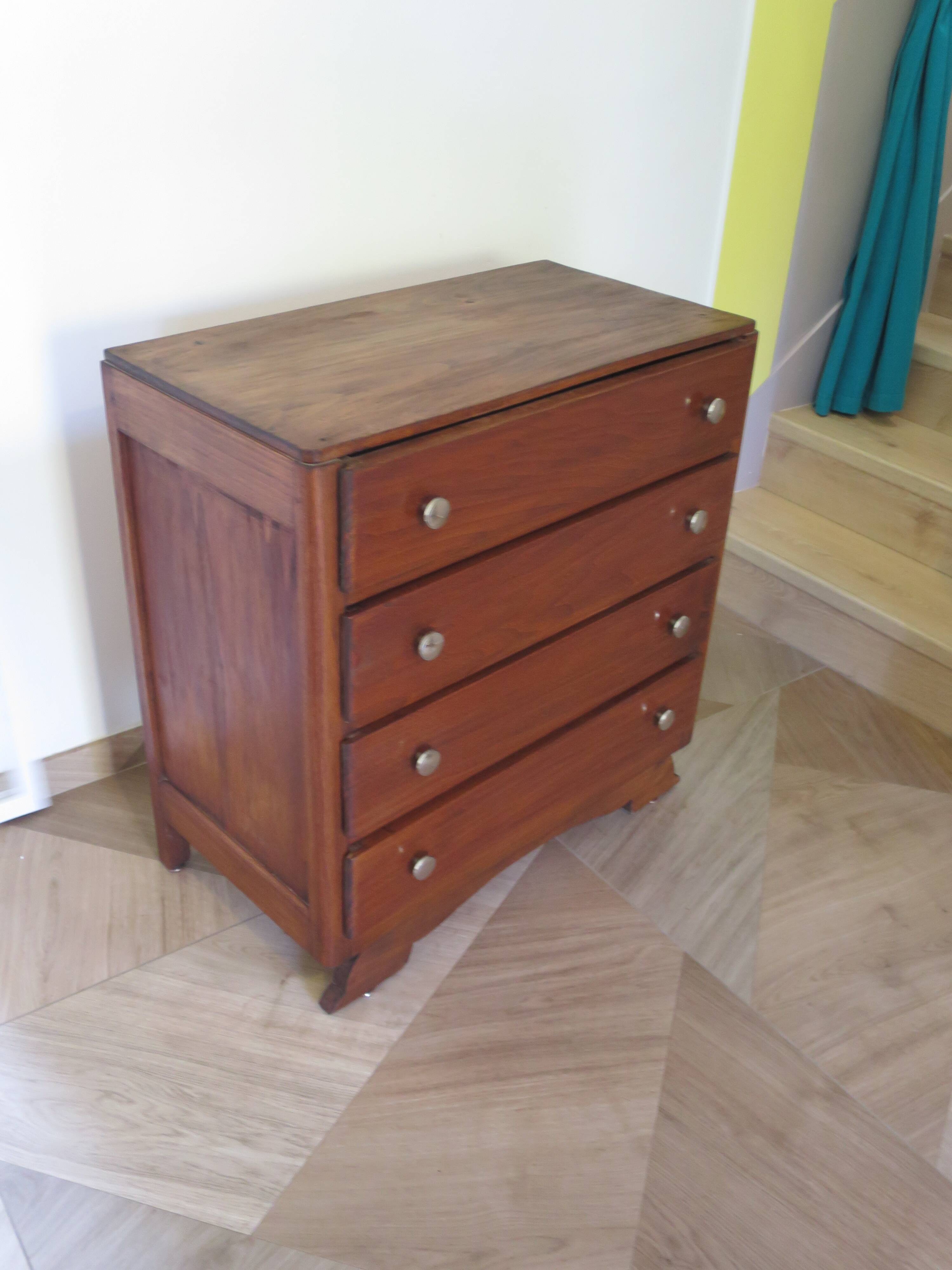 Rare - belle commode art déco 4 tiroirs - années 60 - Patine noyer - Pieds moustache