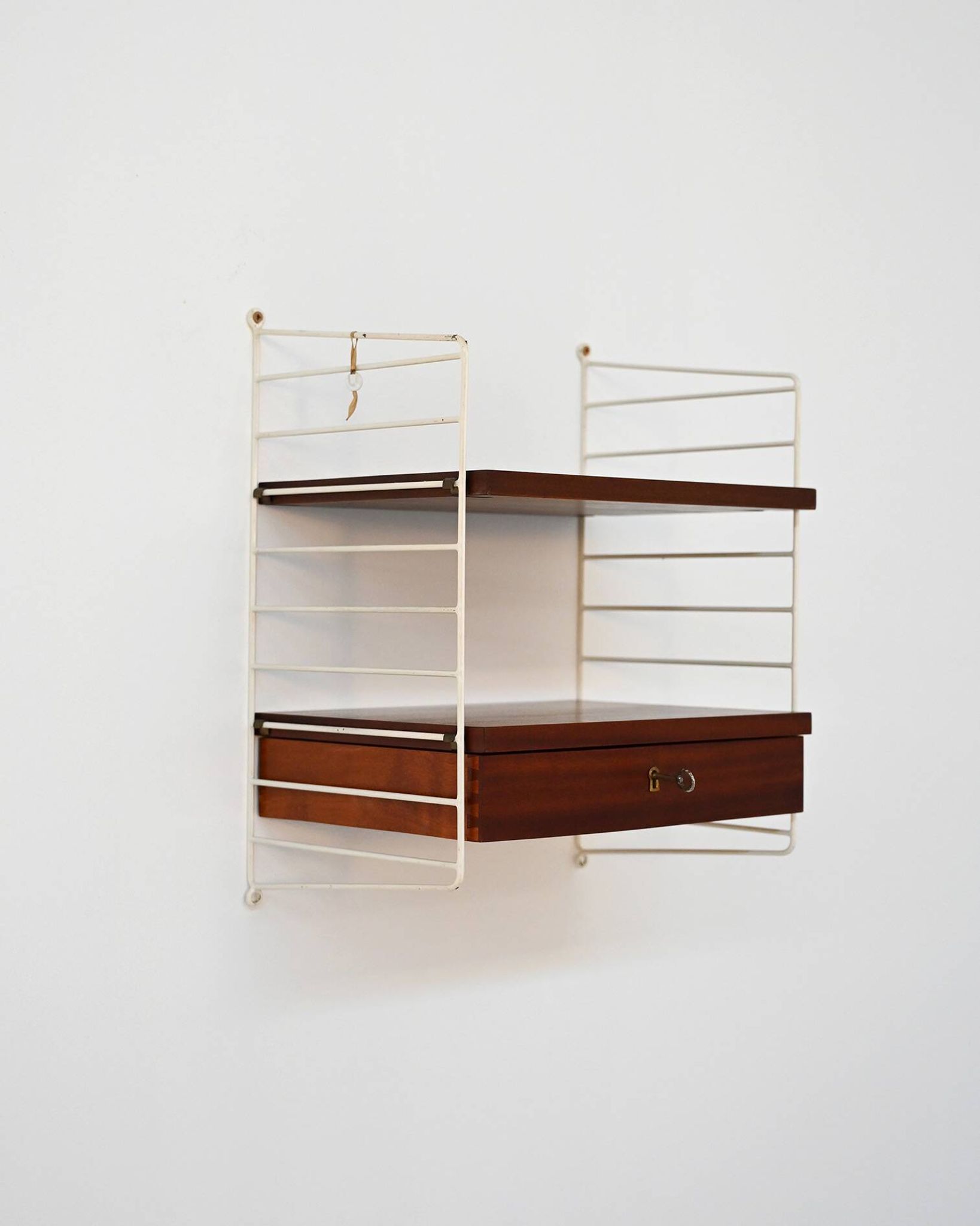 “BFB-hyllan” wall shelving unit by Nisse Strinning for String, 1950s