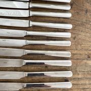 Couteaux vintage en inox dans boite