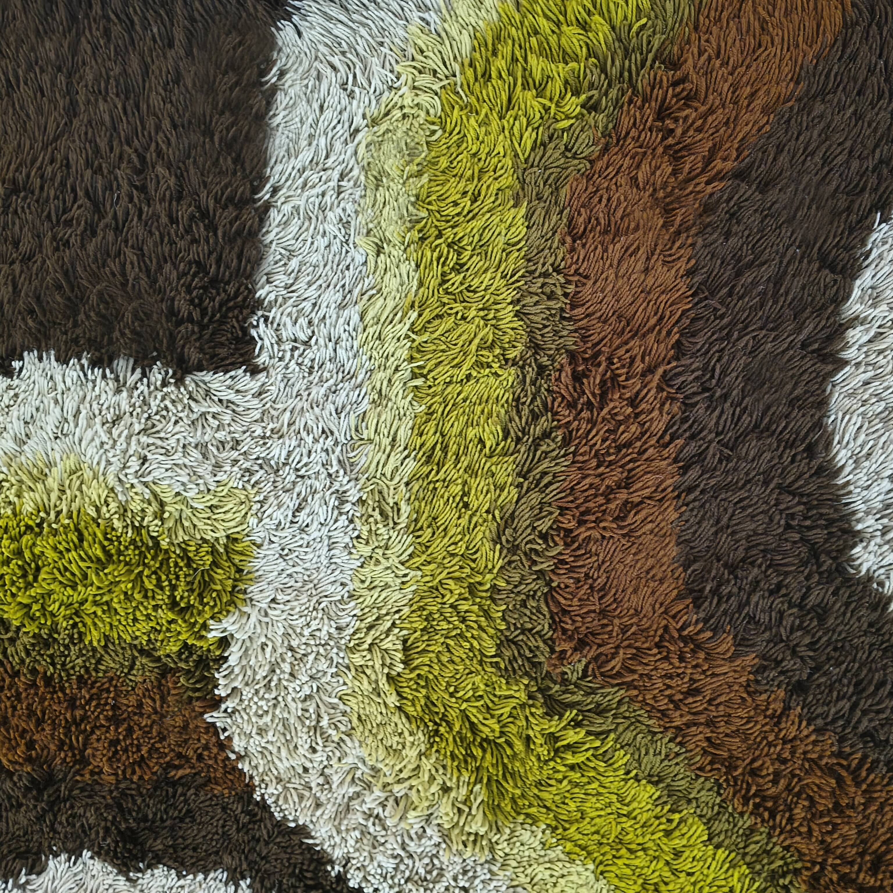 1970s Gorgeous Space Age Luxury Rug by Desso with Original Label.