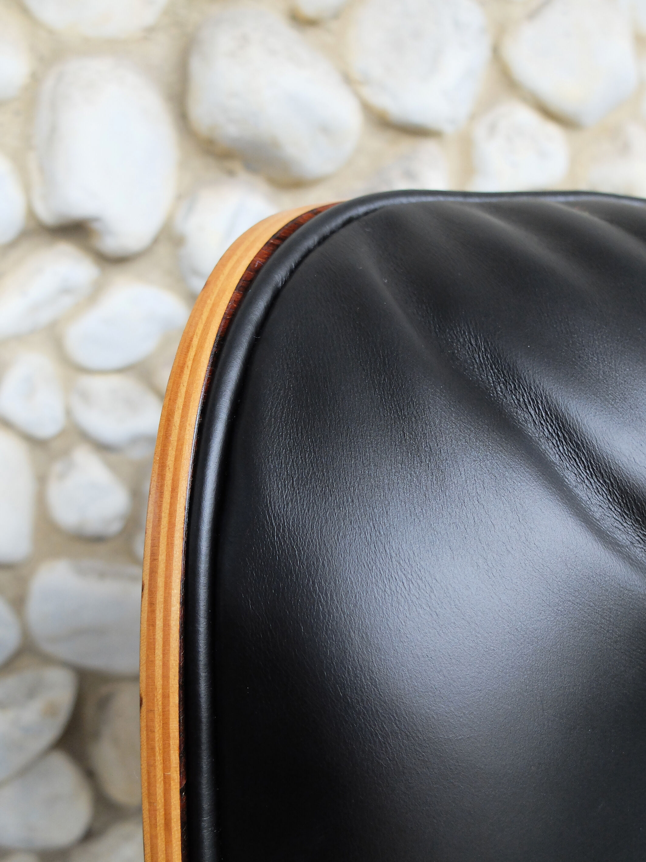 Lounge Chair & ottoman by Charles & Ray Eames edition Herman Miller