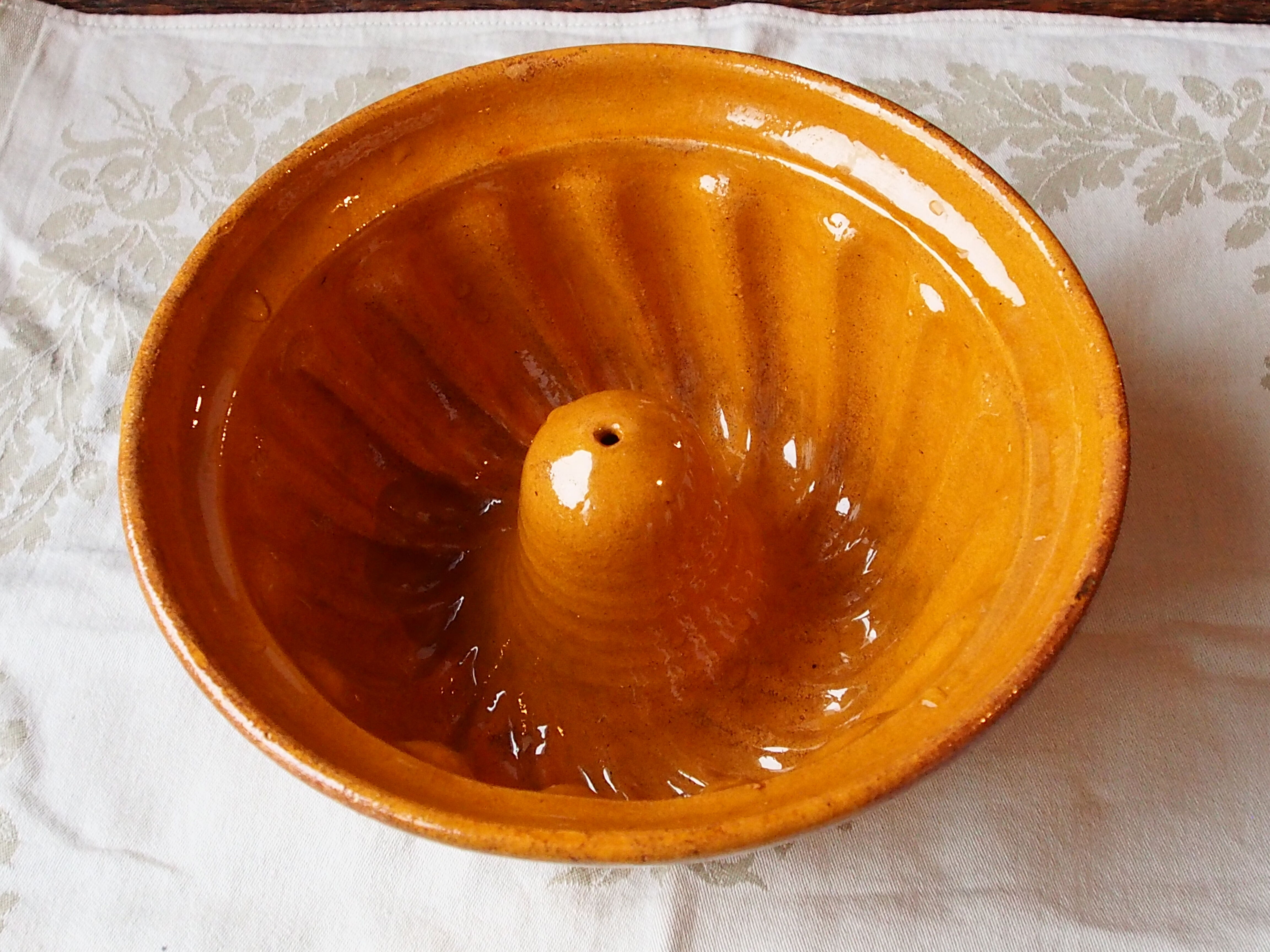 Glazed clay kouglof mould