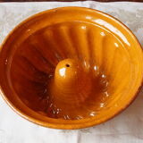 Glazed clay kouglof mould