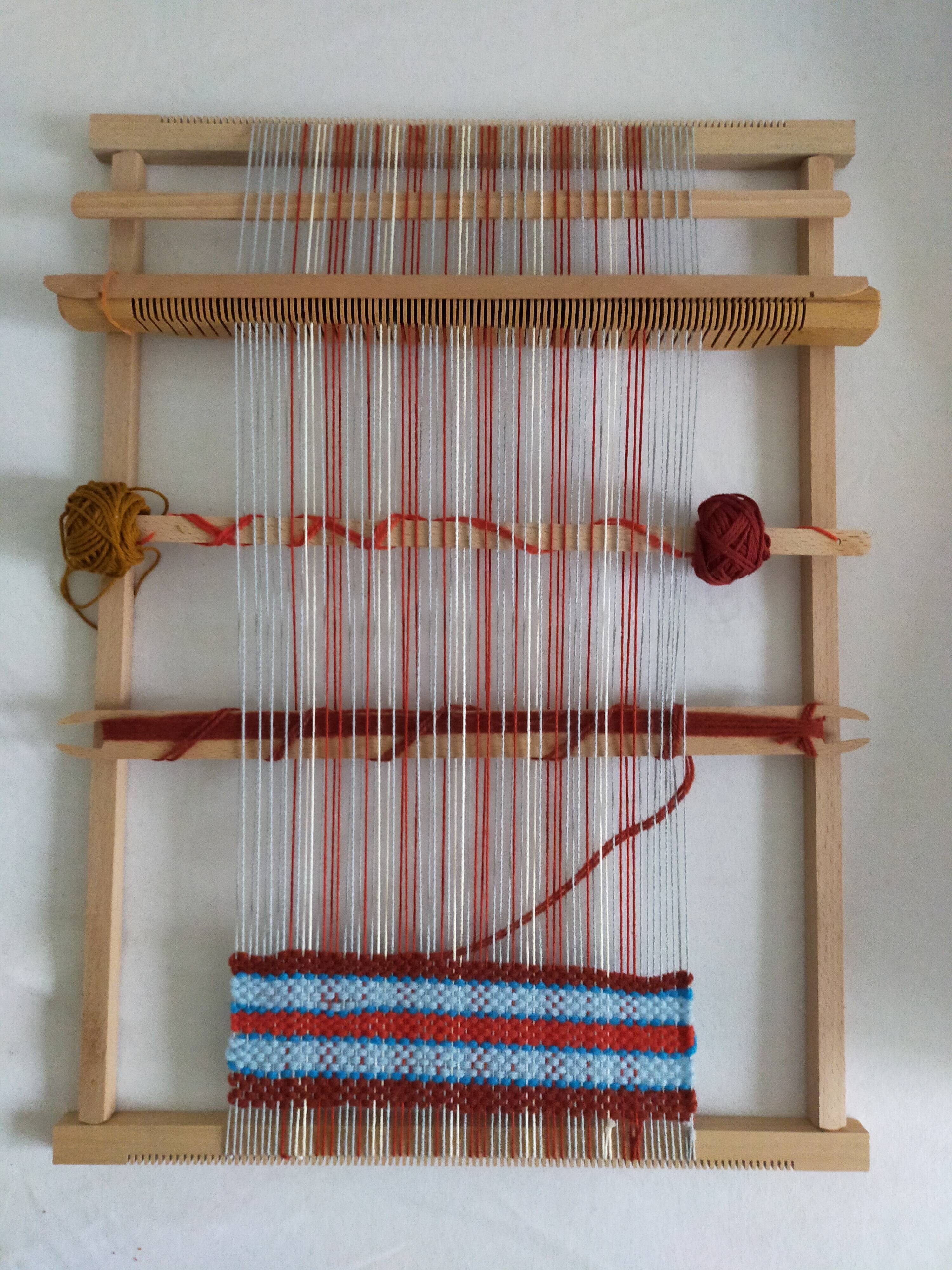 Vintage Tissanova loom in box