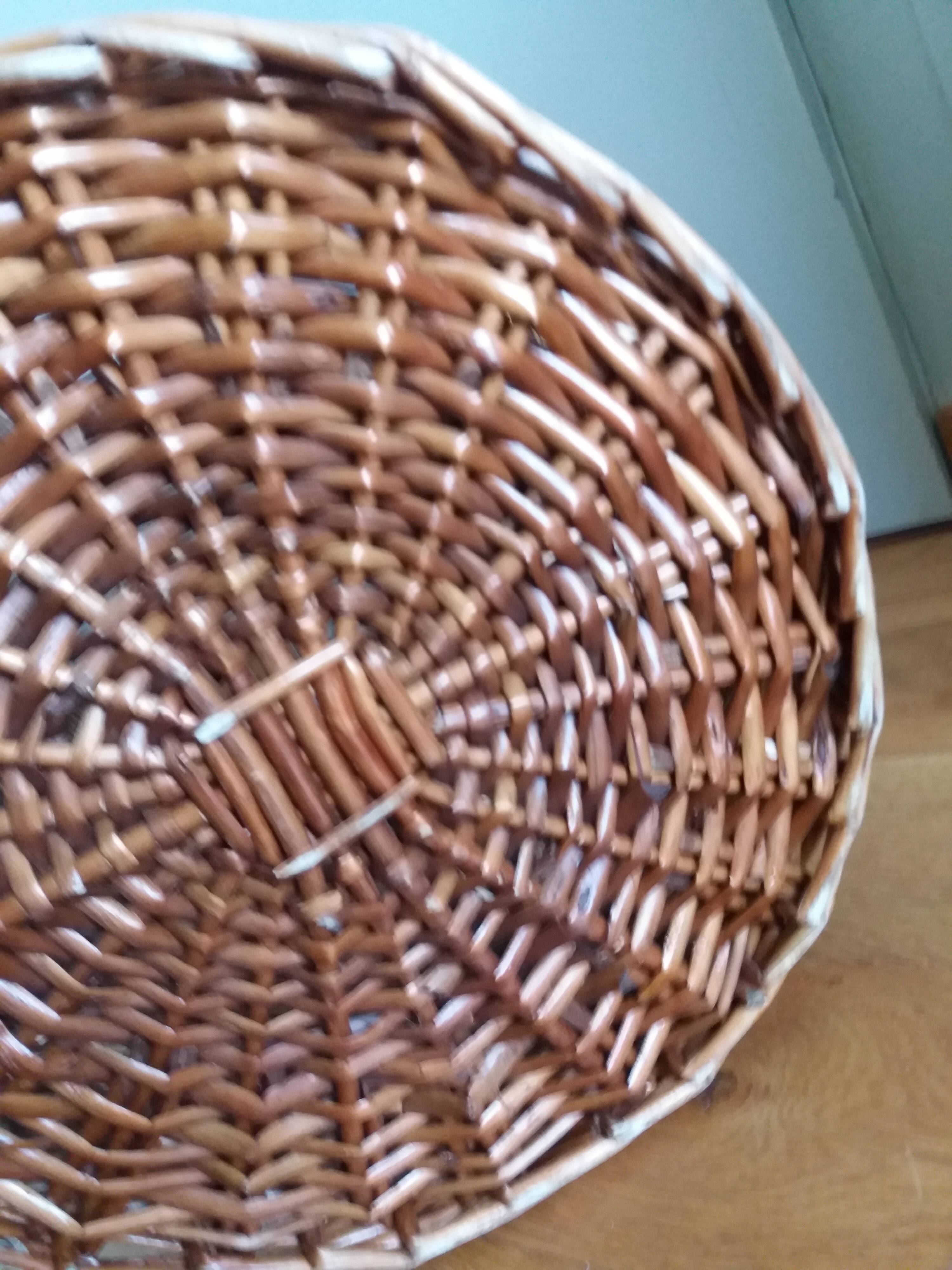 Wicker laundry basket