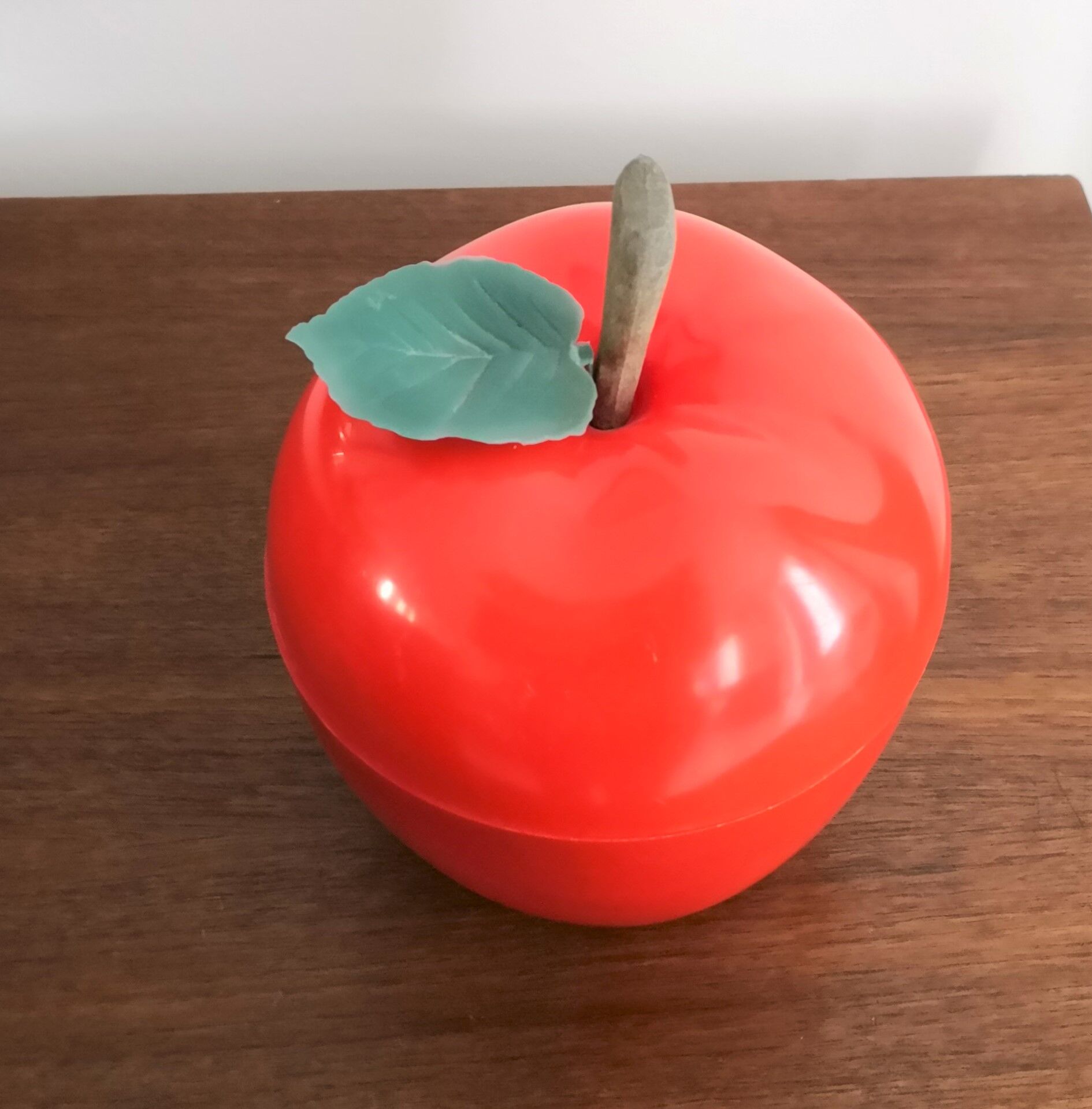 70s red ice apple apple