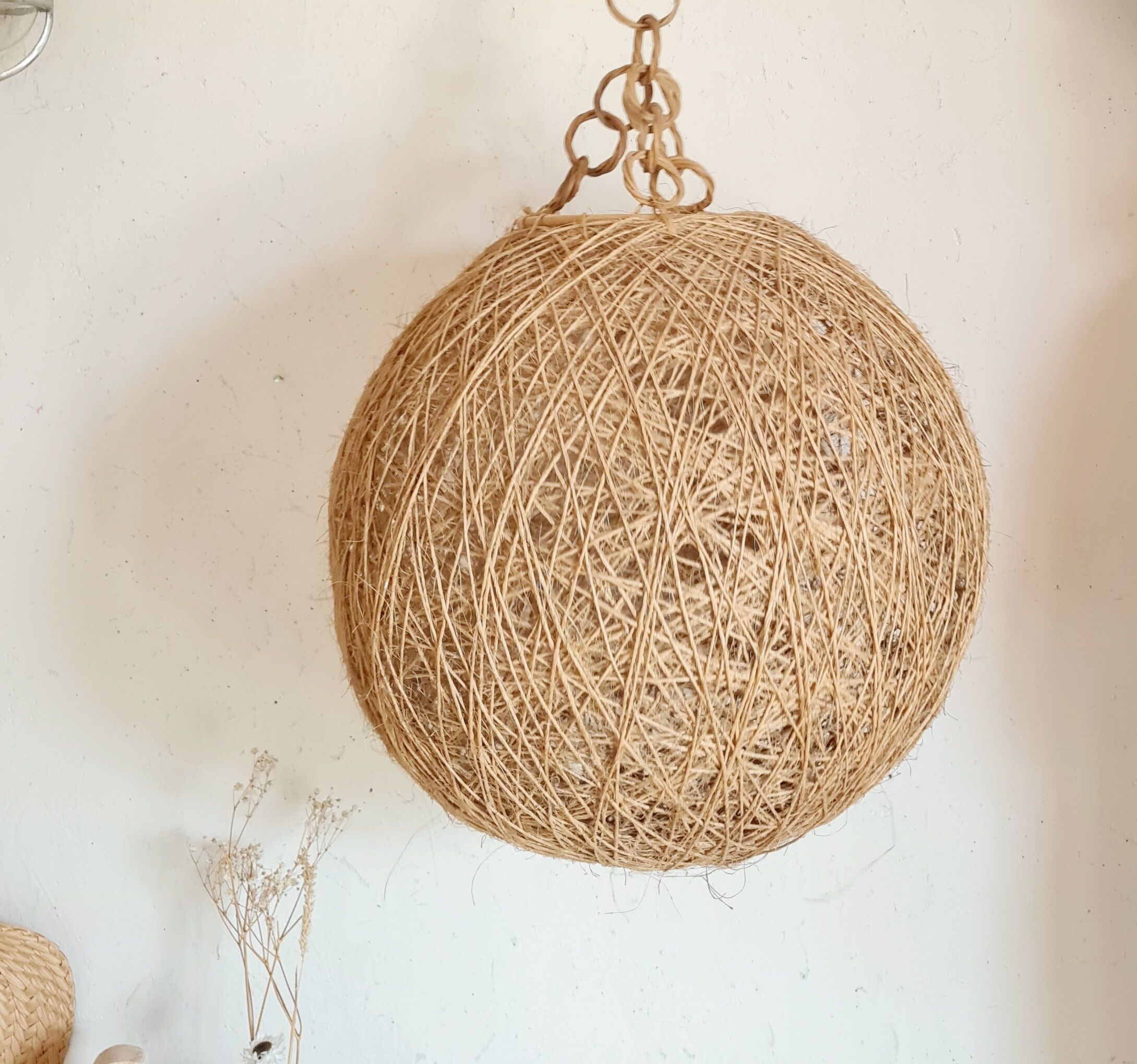 Vintage natural fiber ball suspension
