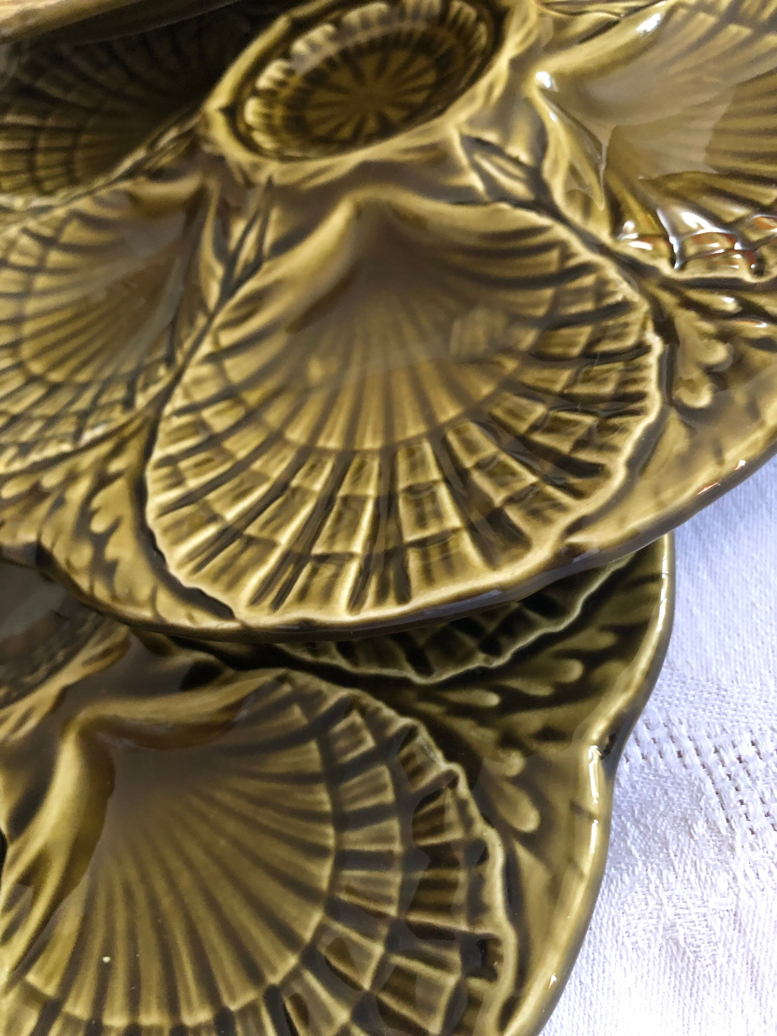 Set of 5 oyster plates