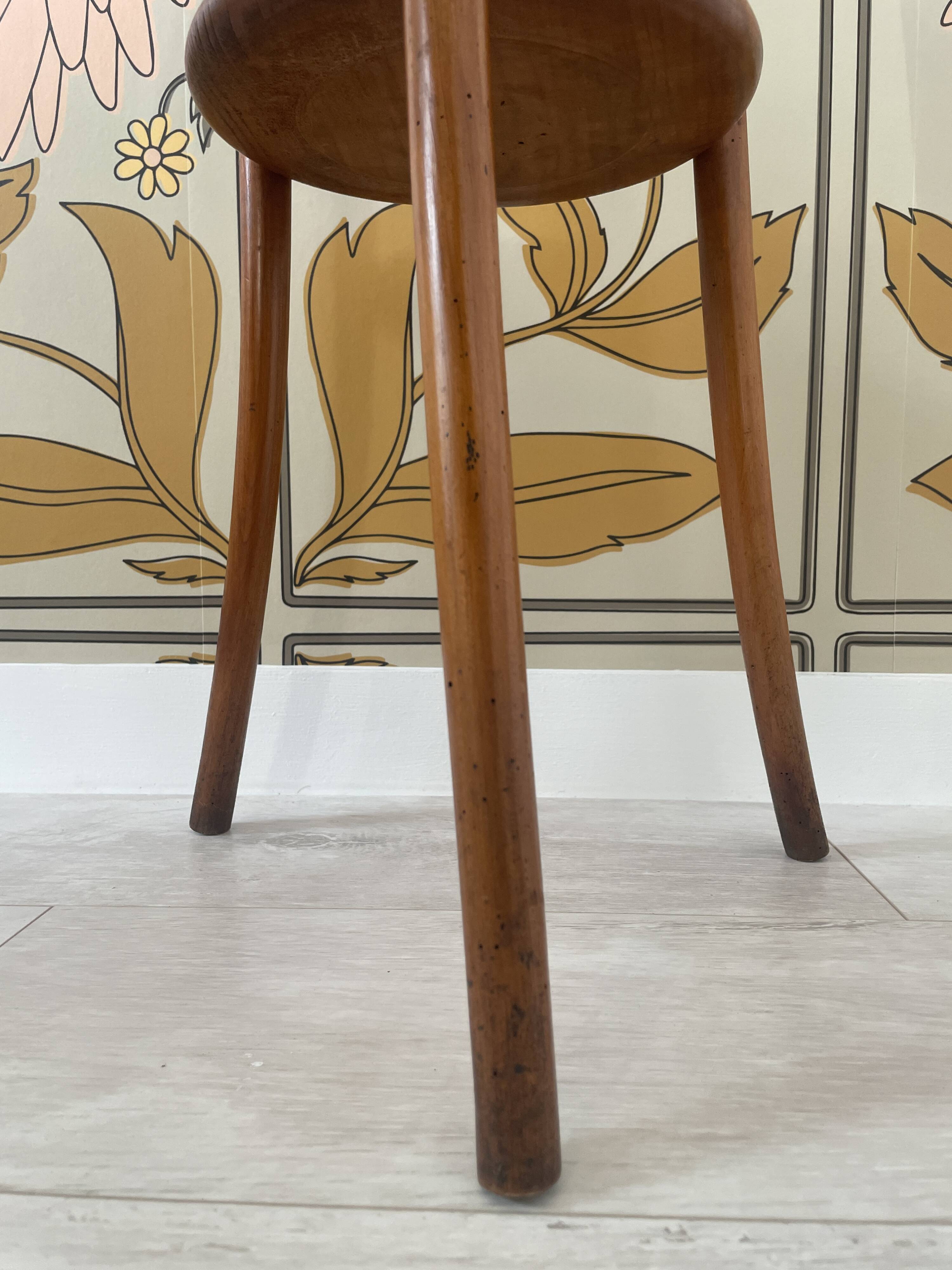 Wooden tripod saddle