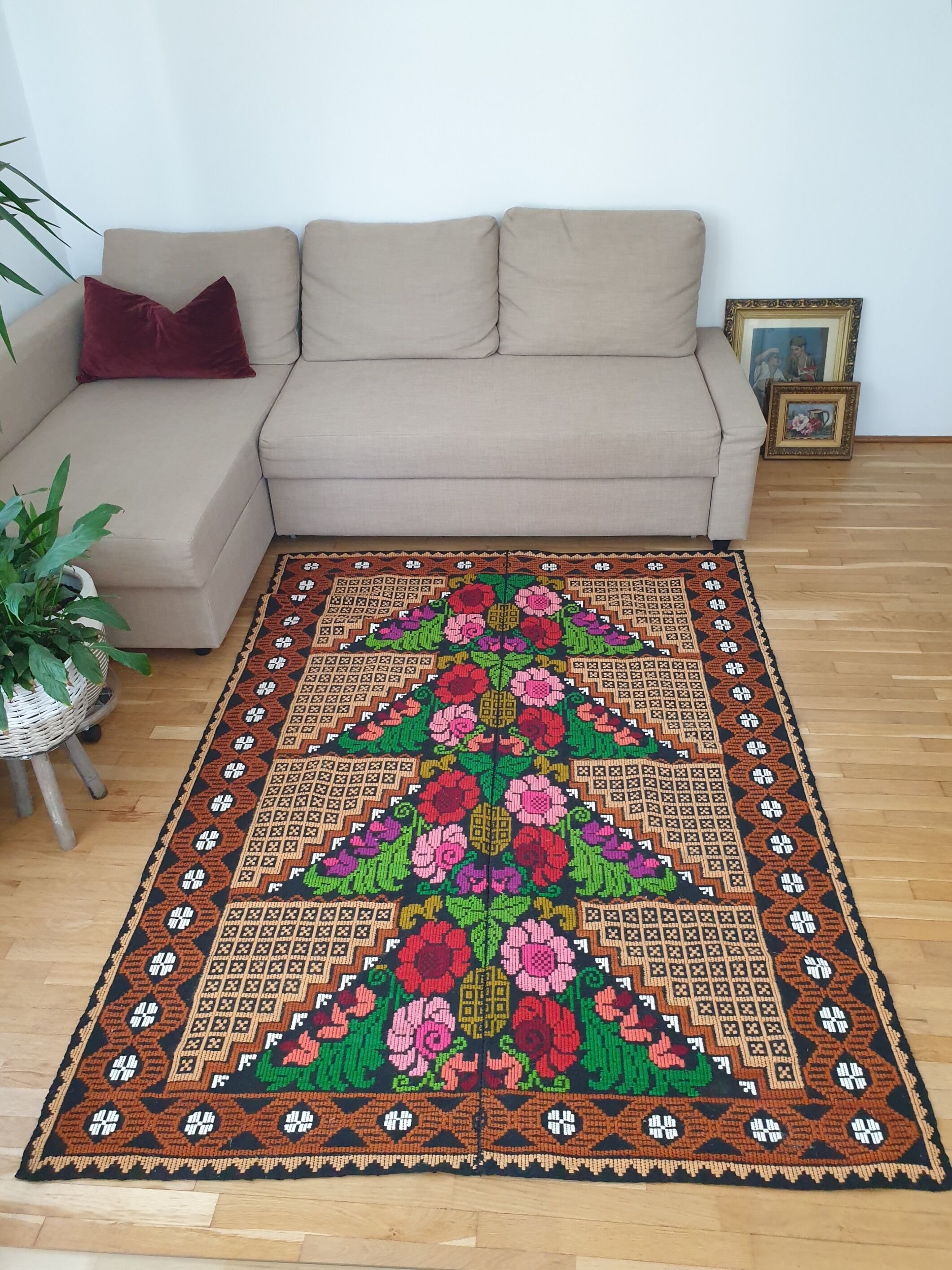 Brown wool rug with colorful boho flowers 142x196cm