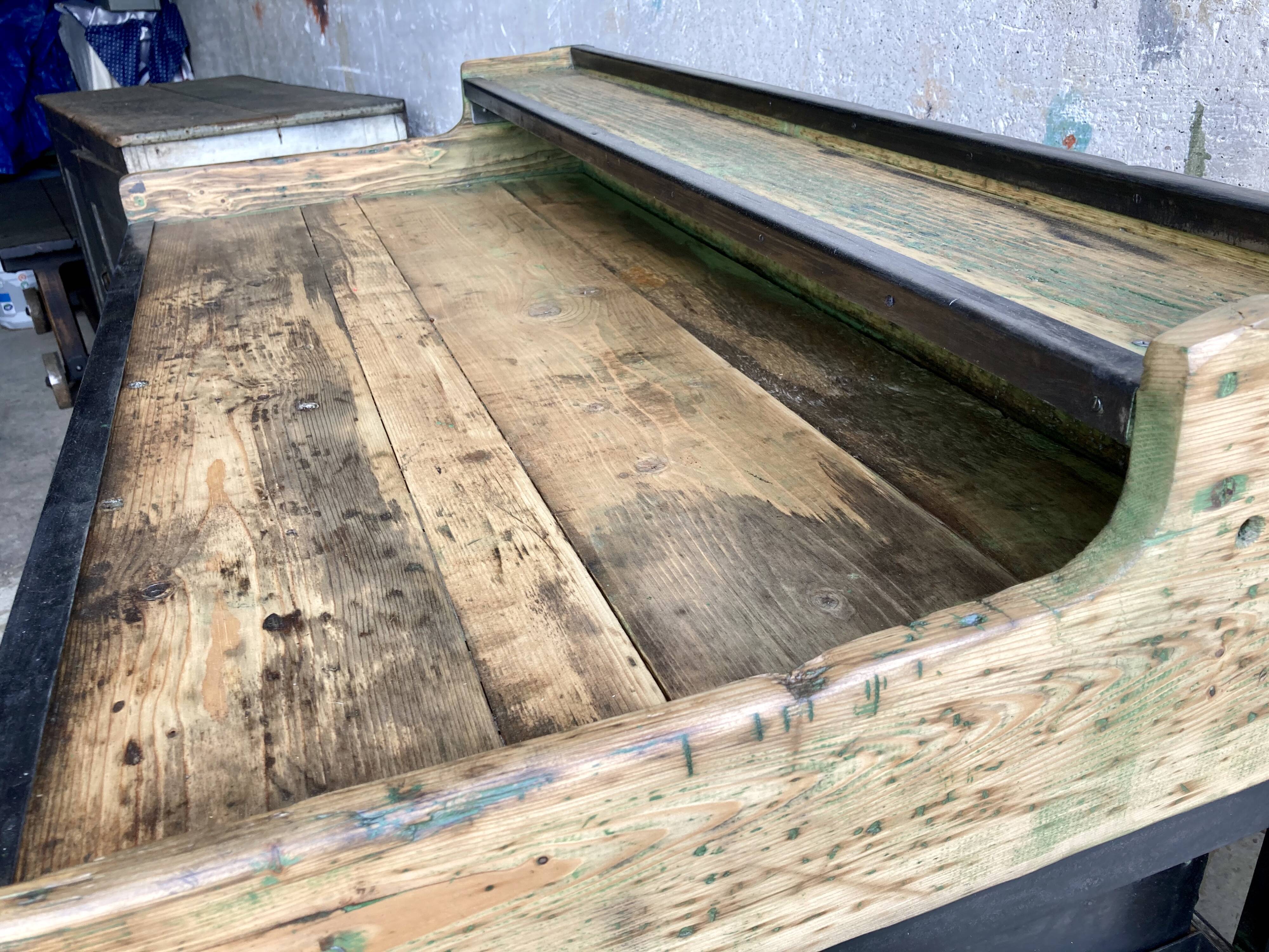 Workbench in metal and wood