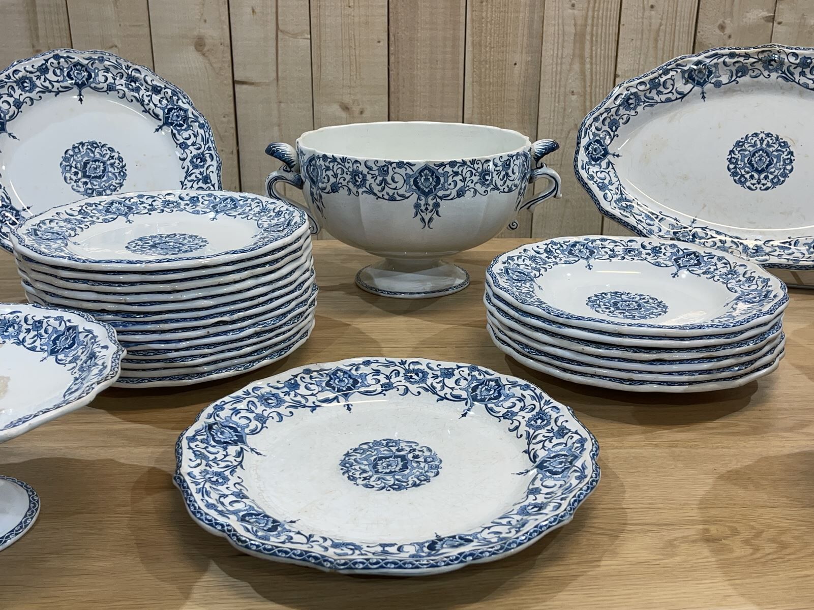 Table service in earthenware of Gien late nineteenth century