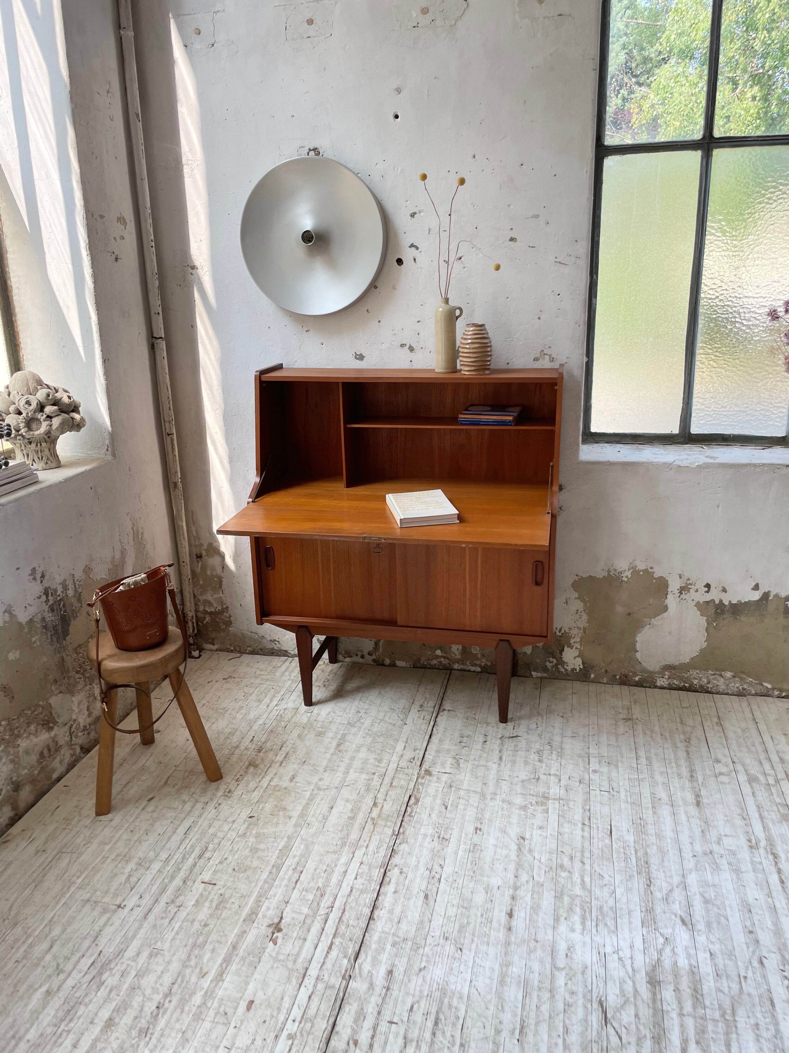 Secretary Samcom teck 1960