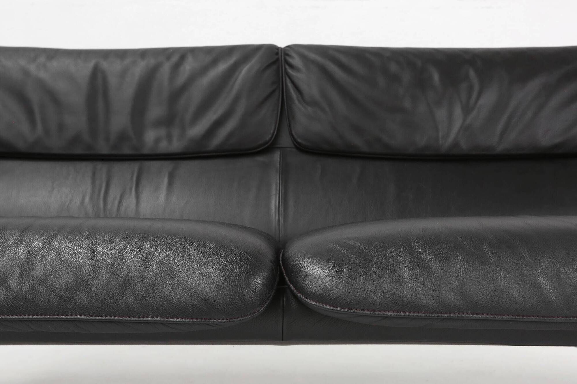 Iconic black leather DS-2011 sofa by De Sede, Switzerland ca. 1980