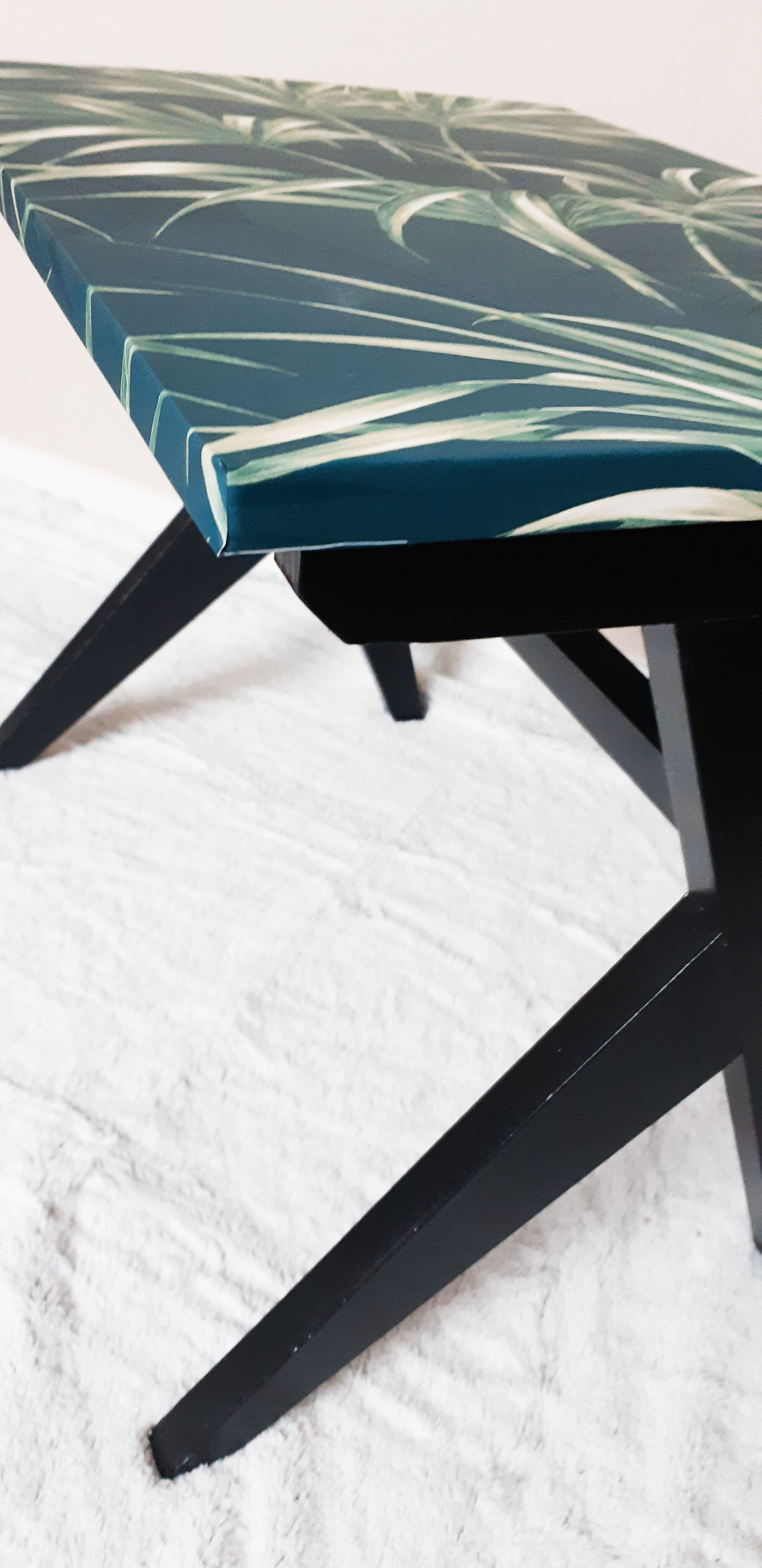 Low table feet compass