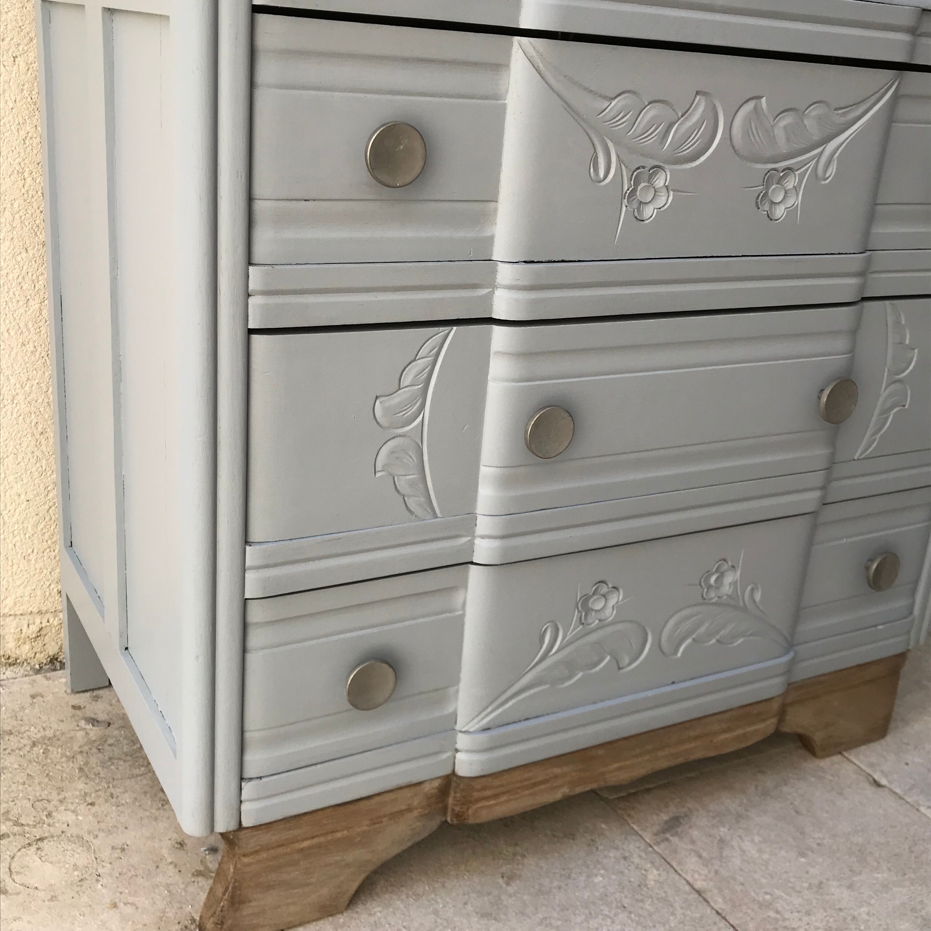 Dresser 30s renovated in zinged grey