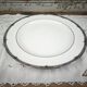 Large round plate in English porcelain Wedgwood model Amherst.