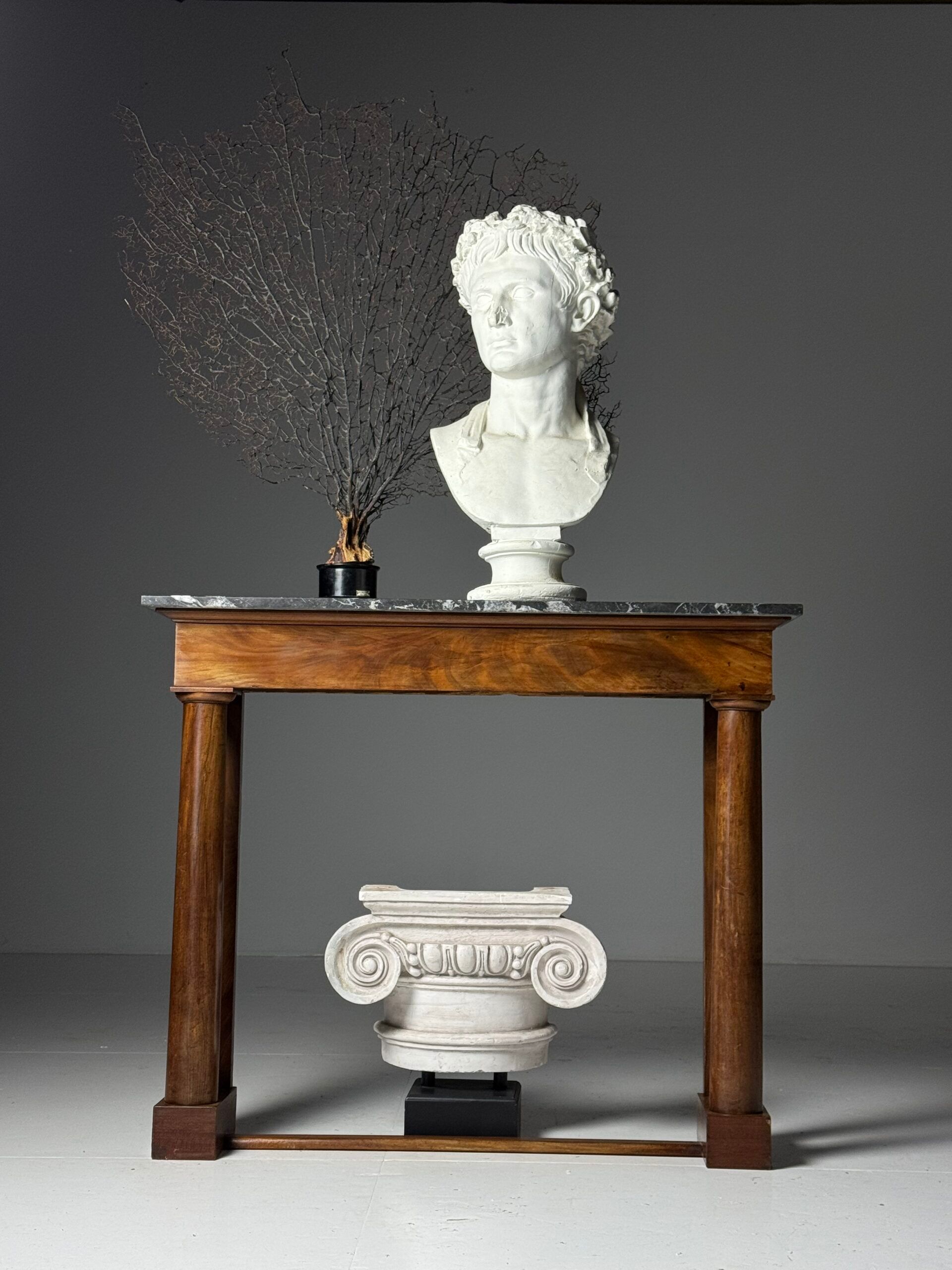 Table d'appoint en acajou de style Empire, 19e siècle