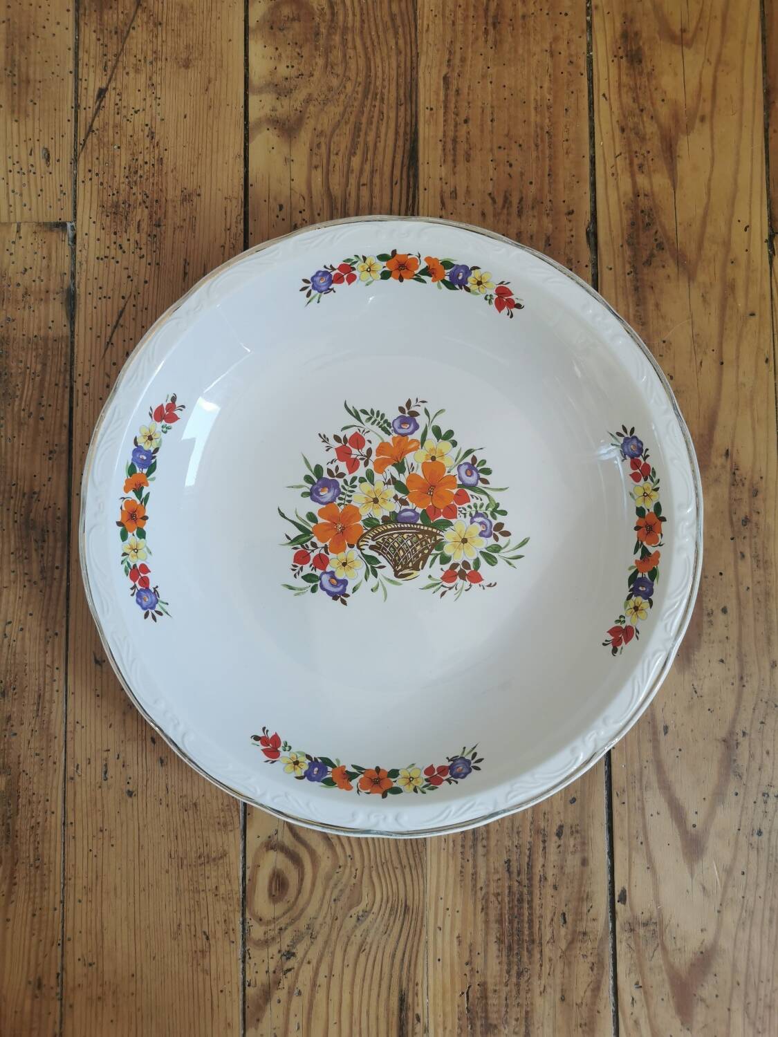 Plat creux Digoin, corbeille de fleurs