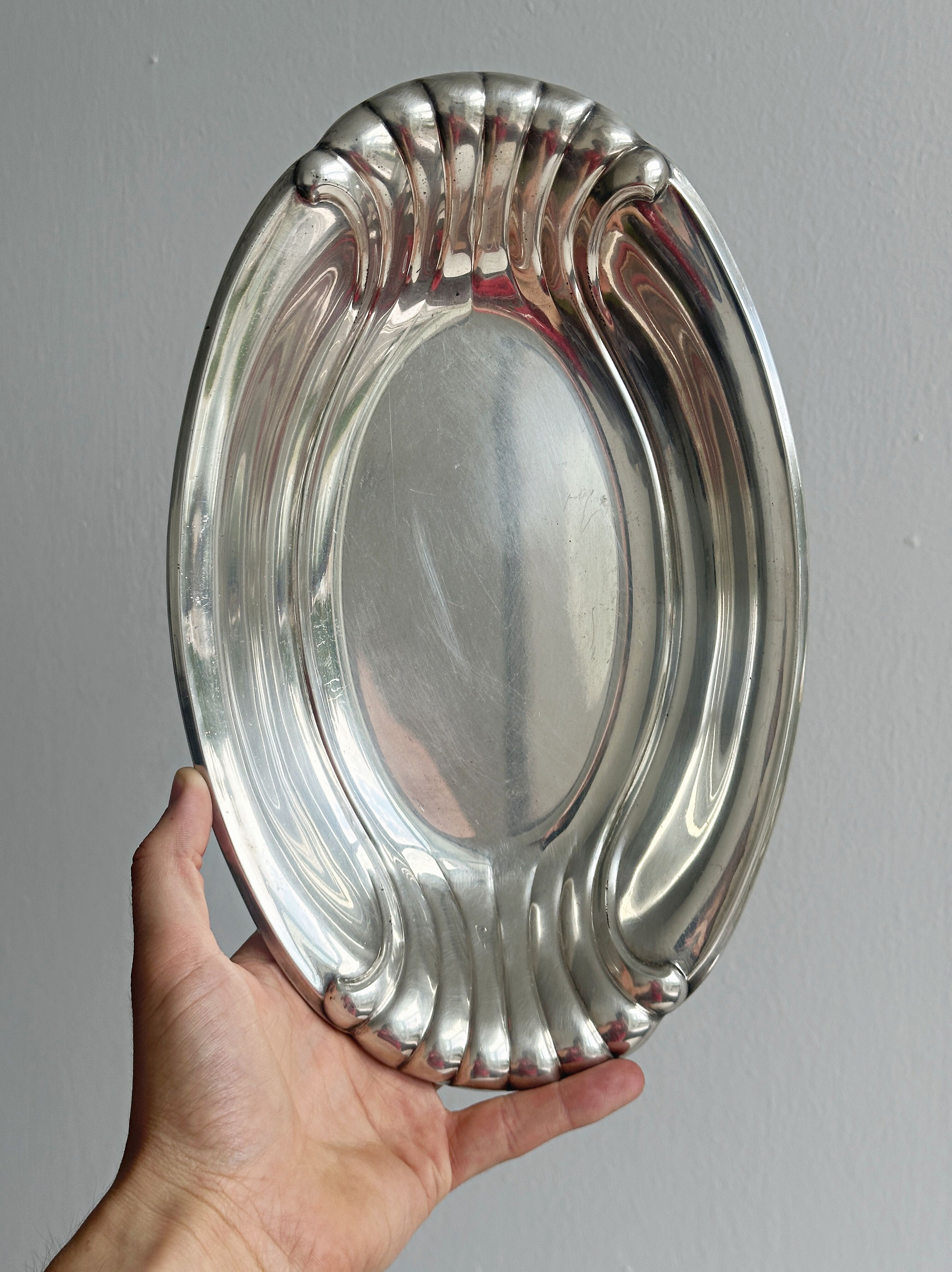 Light silver metal bread basket