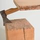 Table d'appoint "Chopping Block with Axe" par Raphael Springmann
