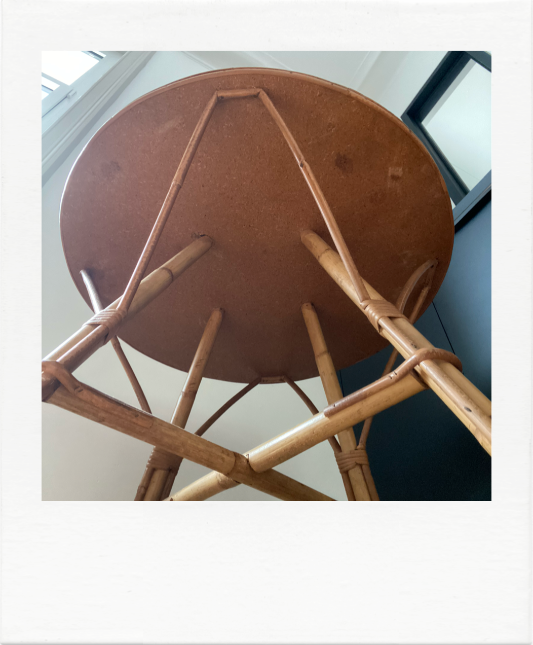 Round coffee table, in rattan and wood