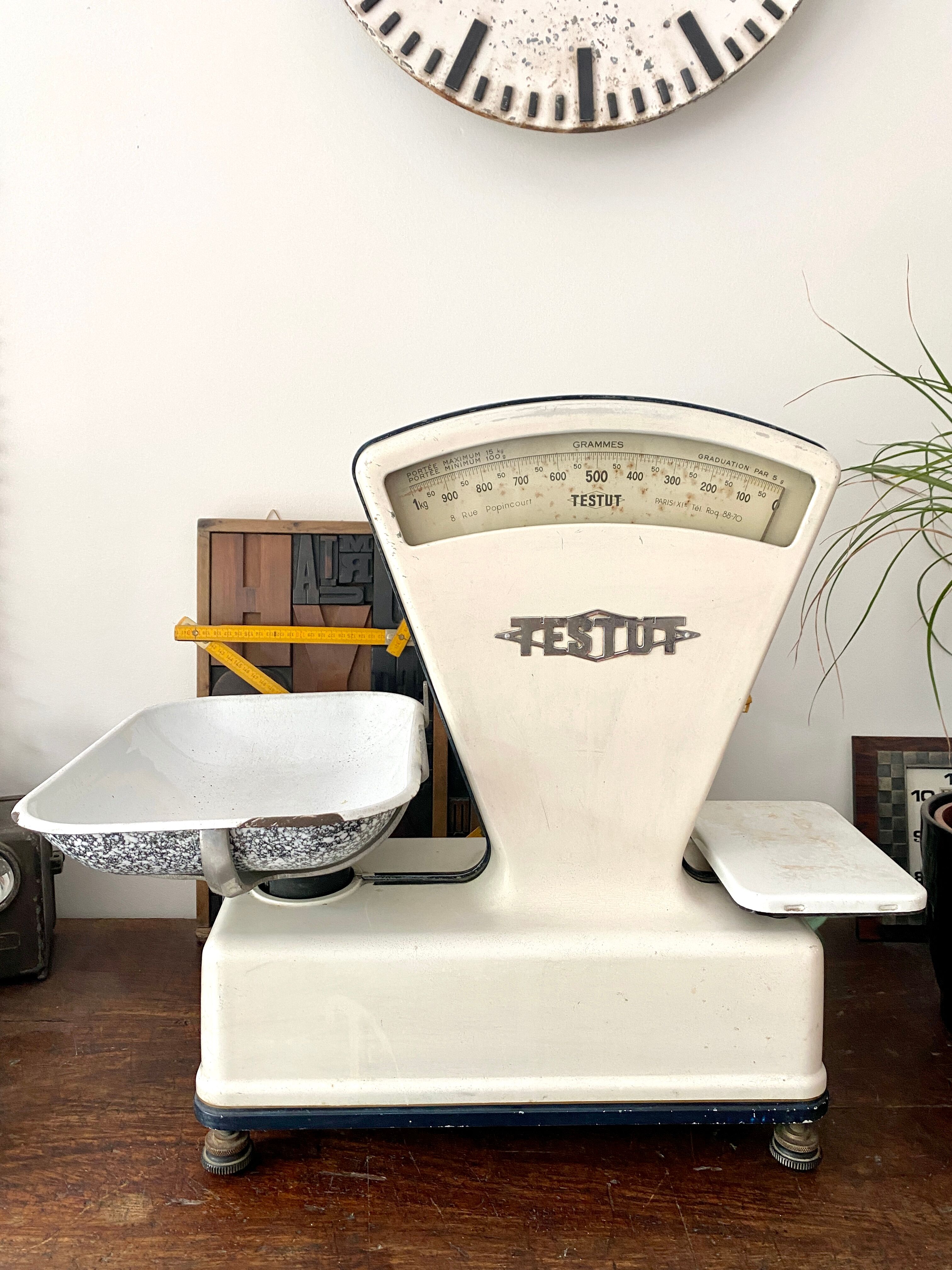 Old vintage Testut grocery scale