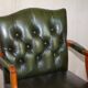 Fauteuil de bureau Chesterfield vintage en cuir Regency patiné