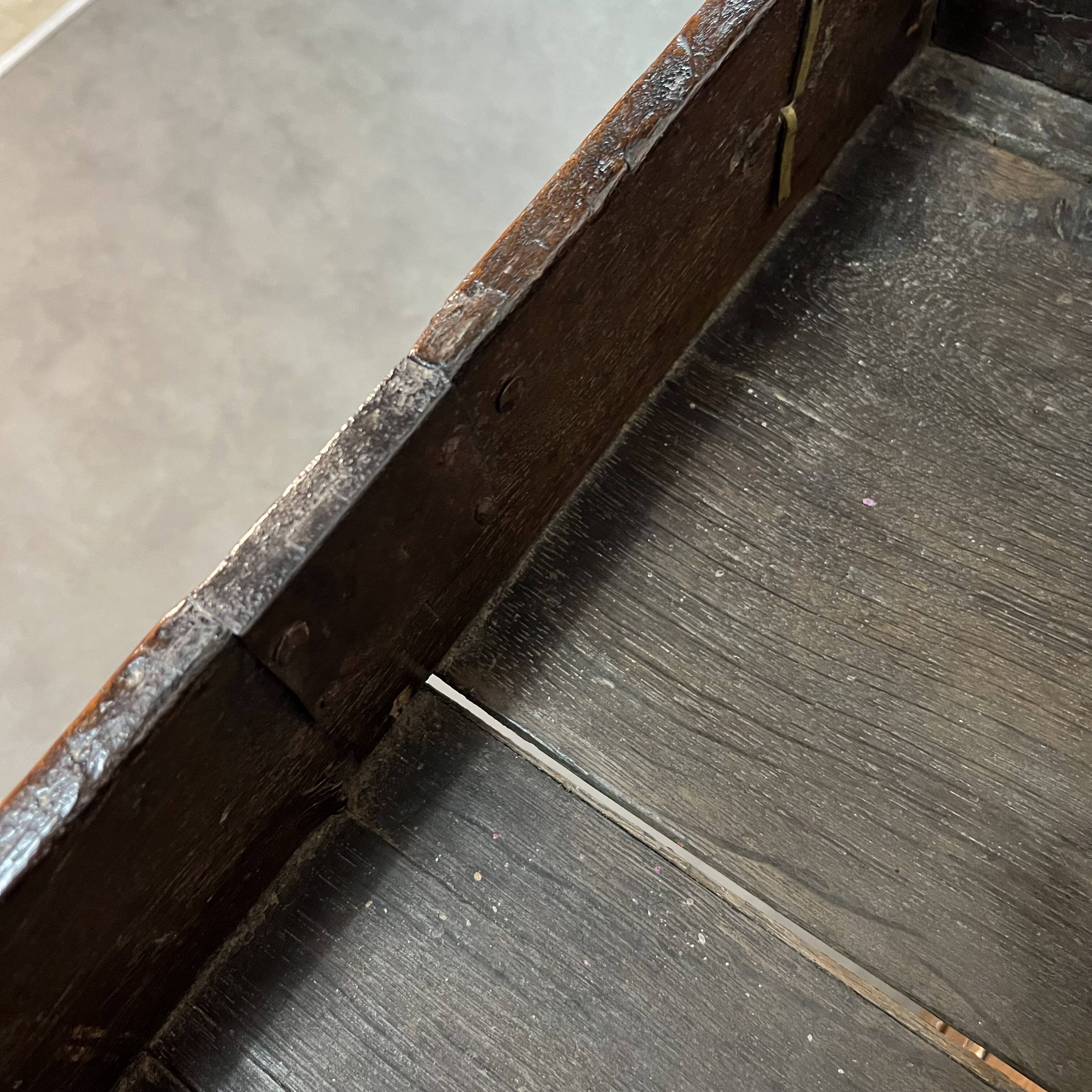 Large English sideboard, dresser, solid oak buffet George II 18th century.