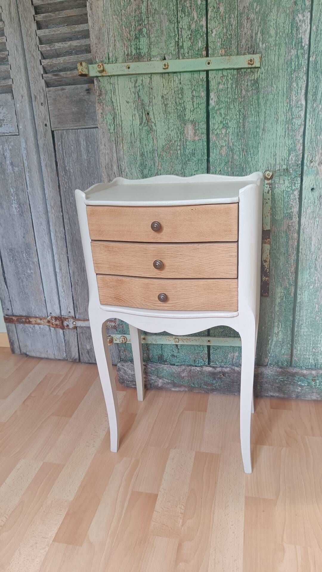Vintage wooden bedside table with 3 drawers.