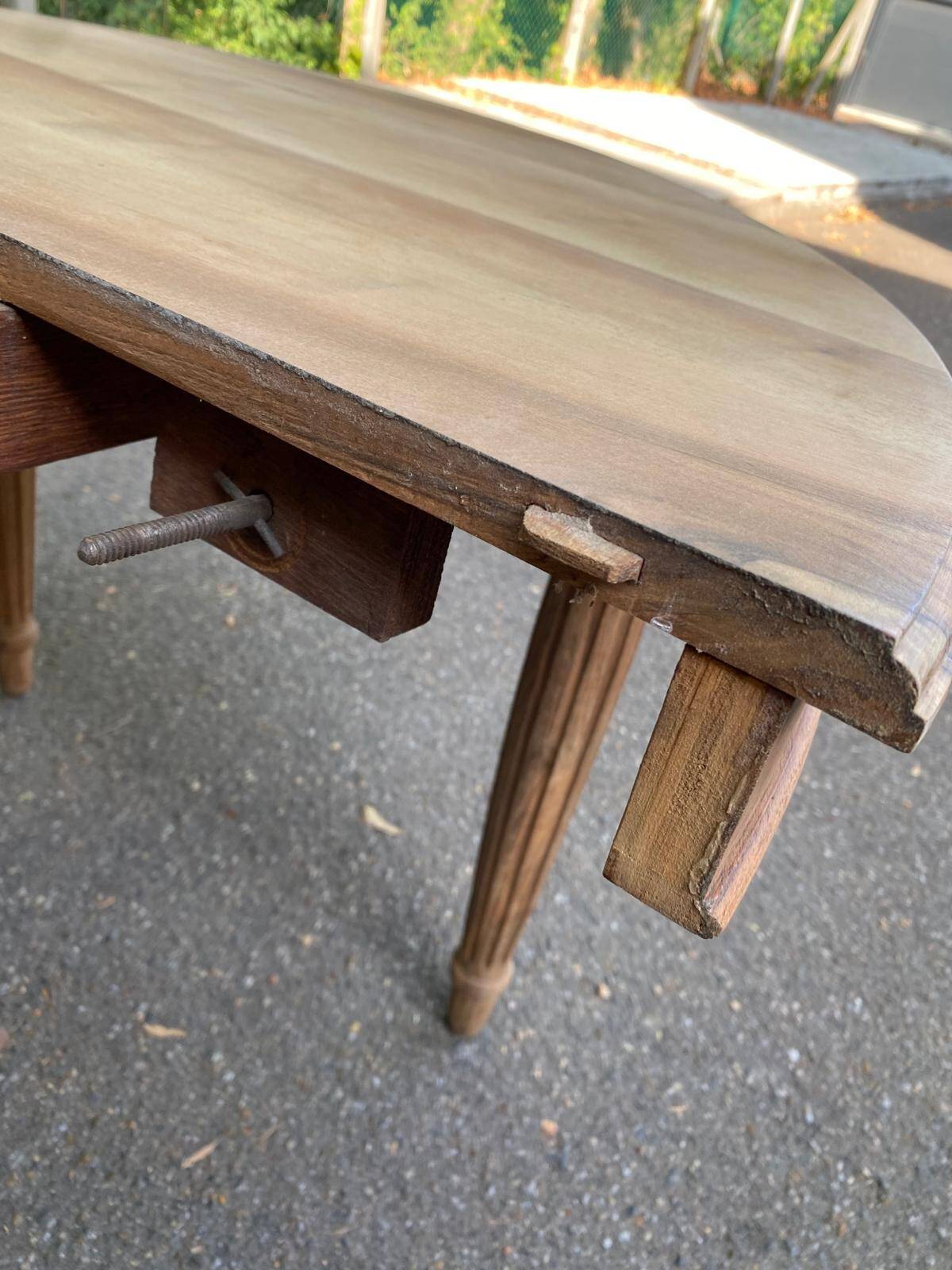 Art Deco round extendable dining table stripped in solid walnut from the 1920s.