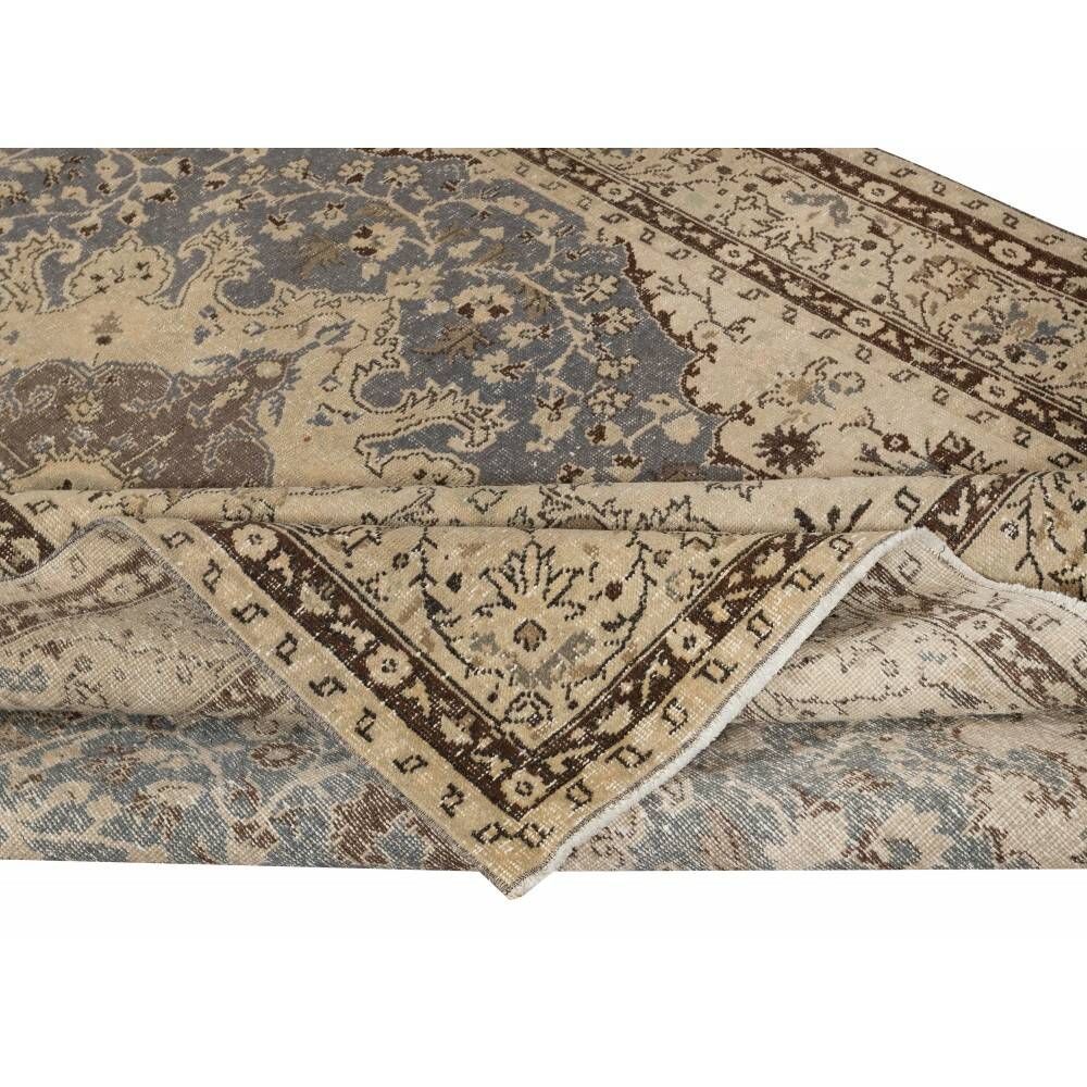 Vintage Turkish Wool Rug. Hand-Knotted Area Carpet for Country Farmhouse Decoration