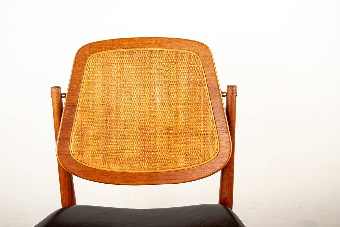 6 Danish chairs in teak, caning and leather, model FD 187 by Arne Vodder.