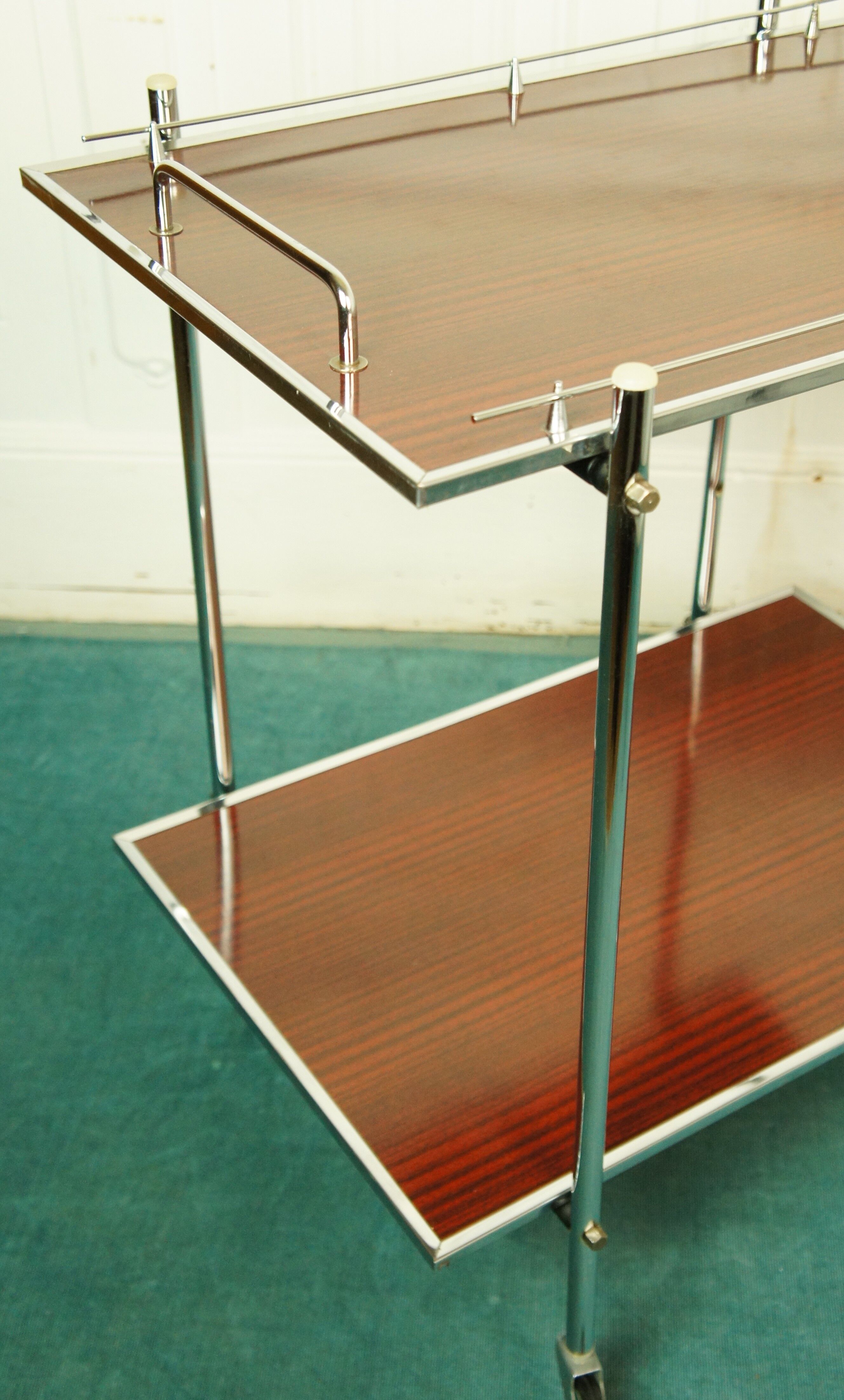 Dessert in formica - chrome