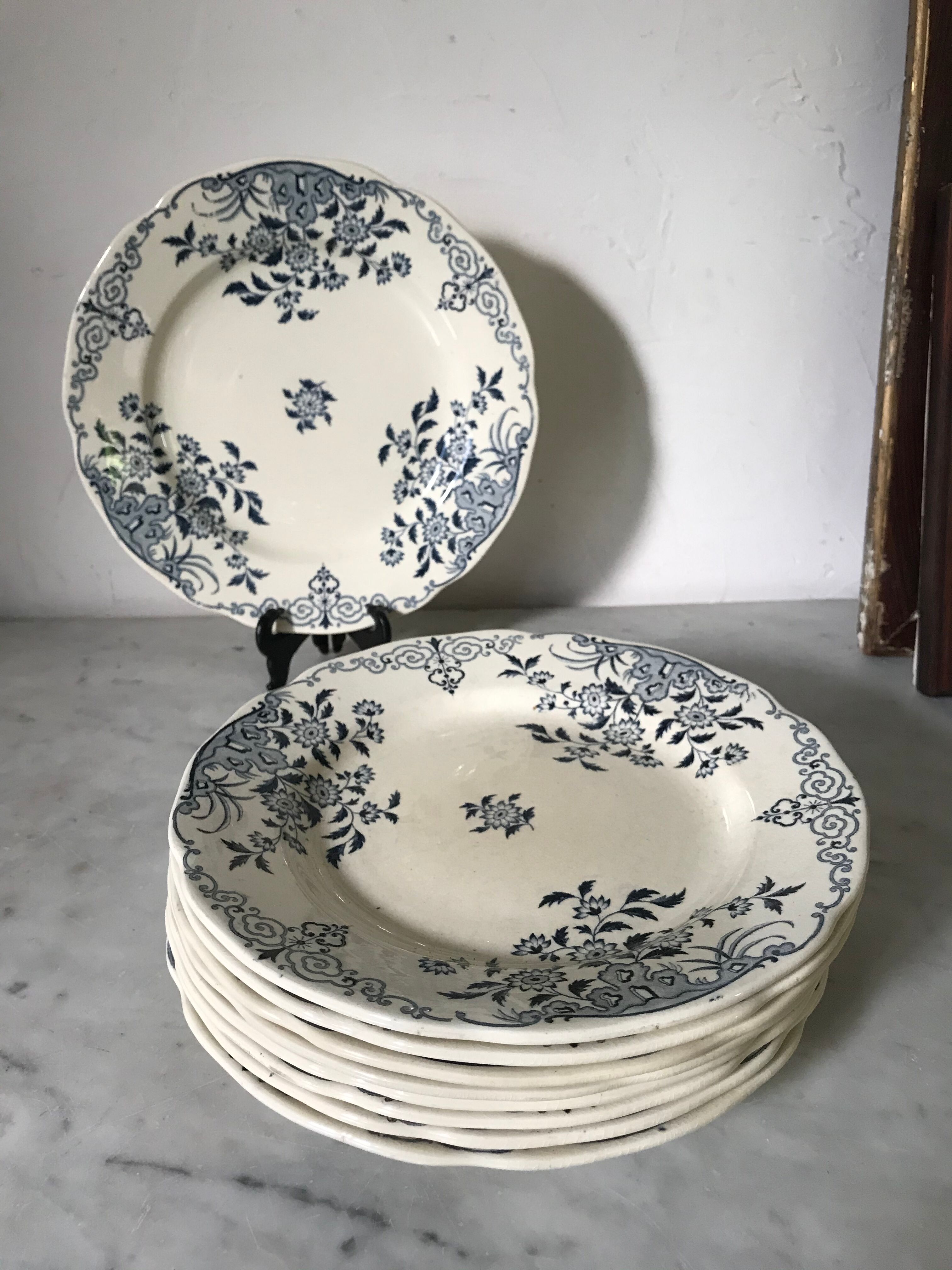 Série de 9 assiettes plates Sarreguemines & Digoin