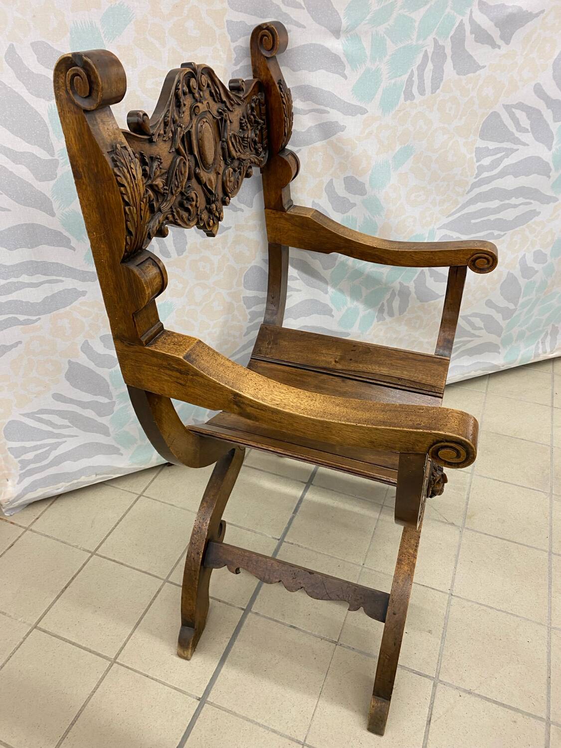 Dagobert armchair, 19th century walnut. Very good state.