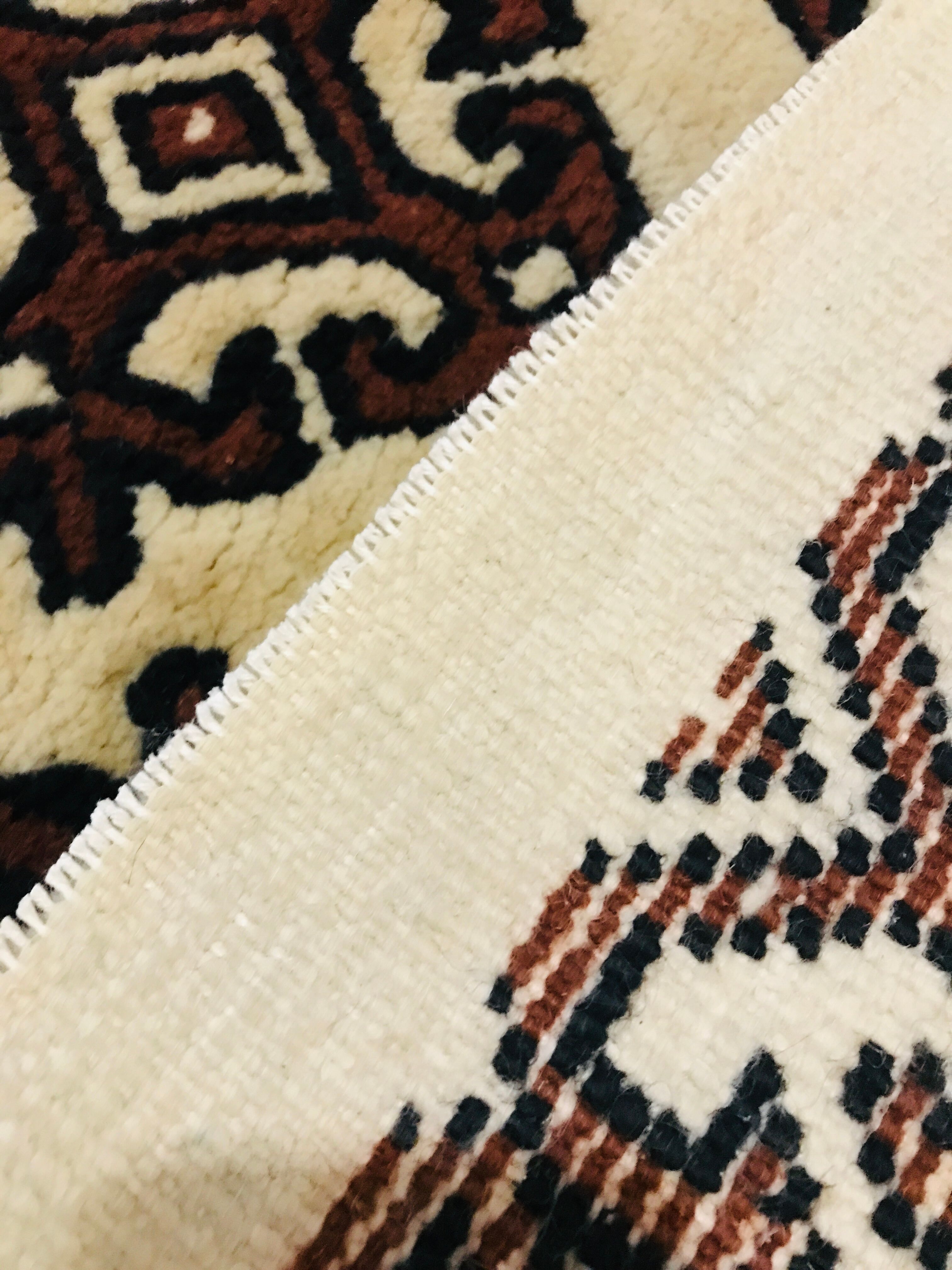 Arabesque wool carpet