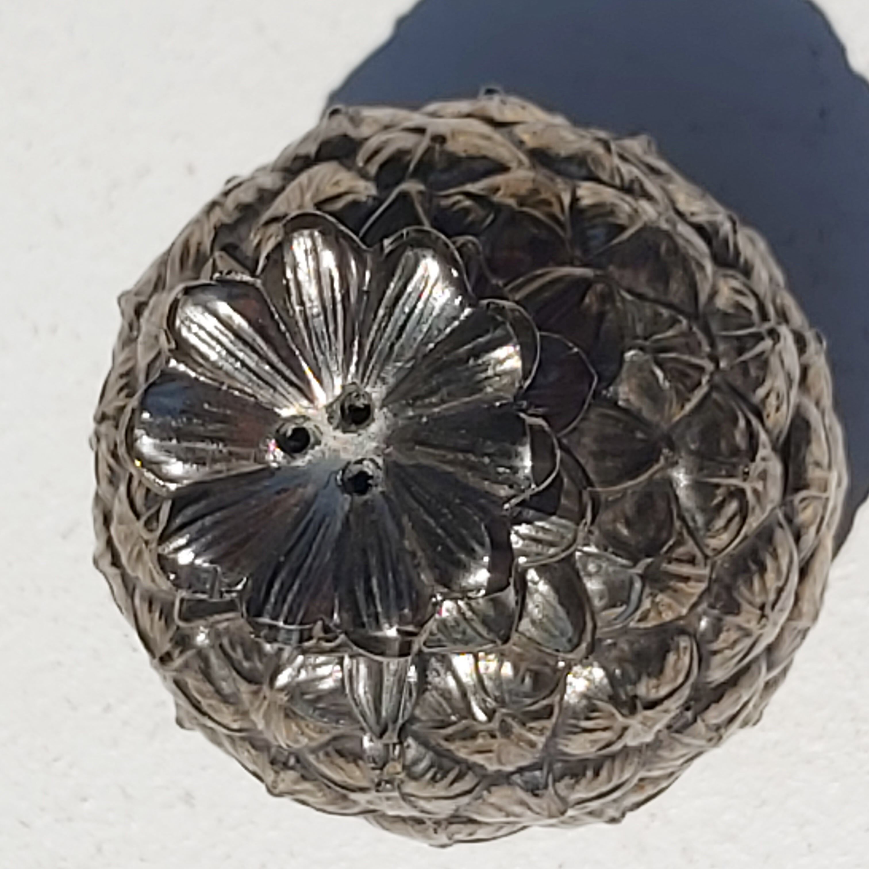 Salt and pepper pineapple silver metal