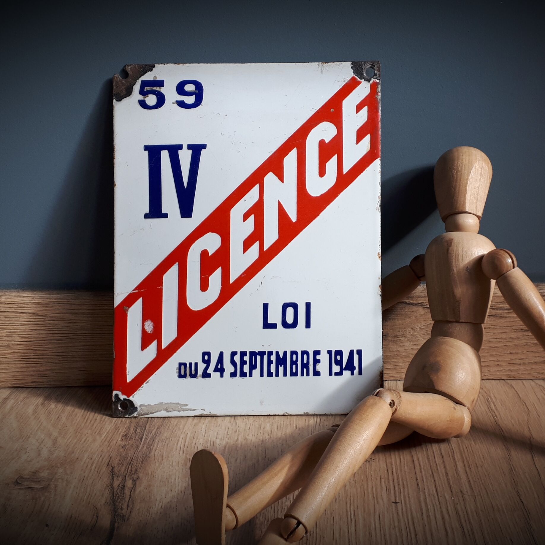 Authentic curved glazed plate License IV