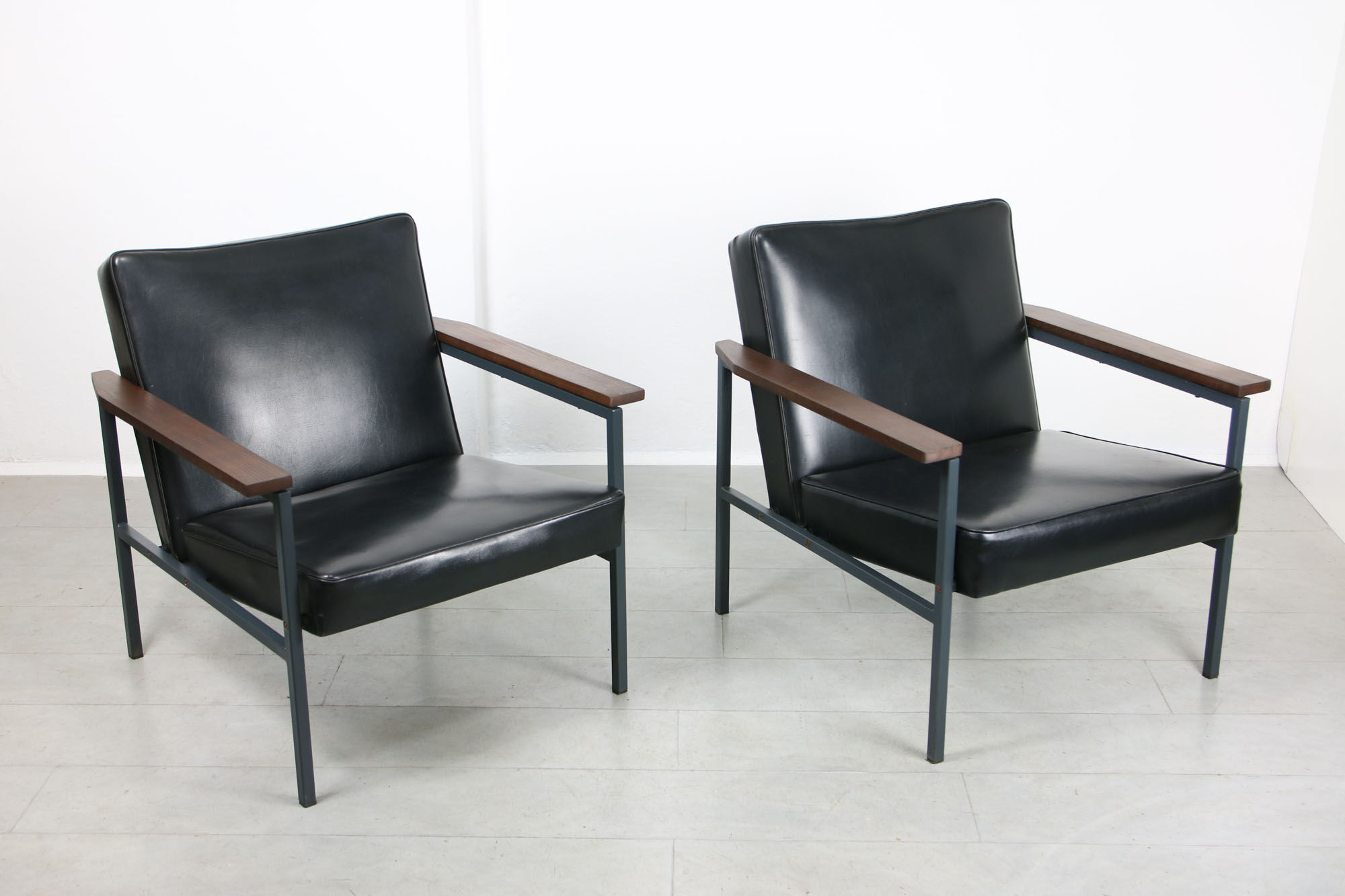 Fauteuil lounge vintage noir Bauhaus, années 70
