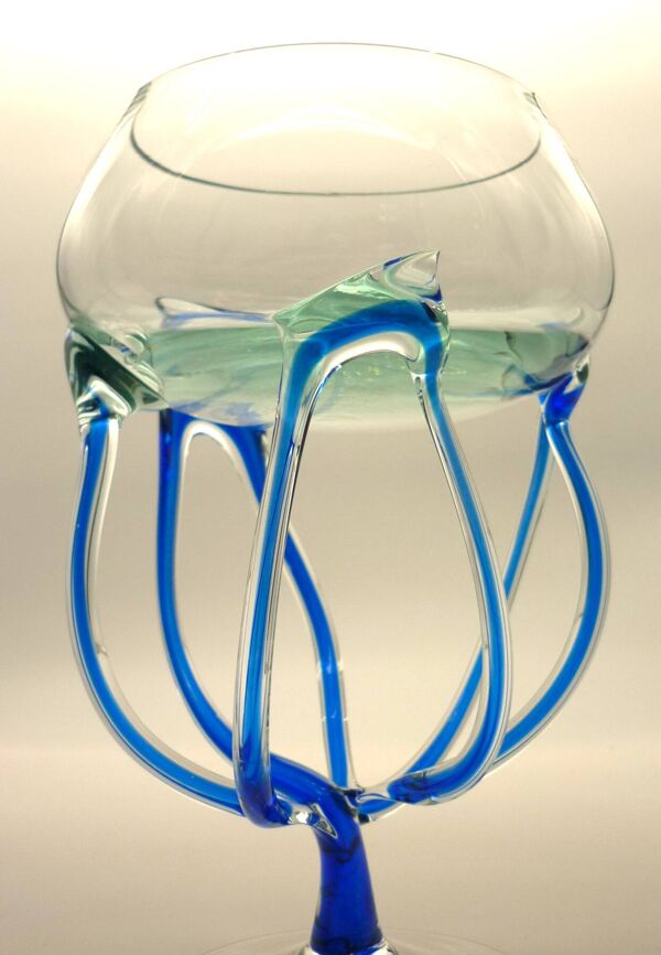Coupe méduse en cristal soufflé, création de Vessiere à Baccarat
